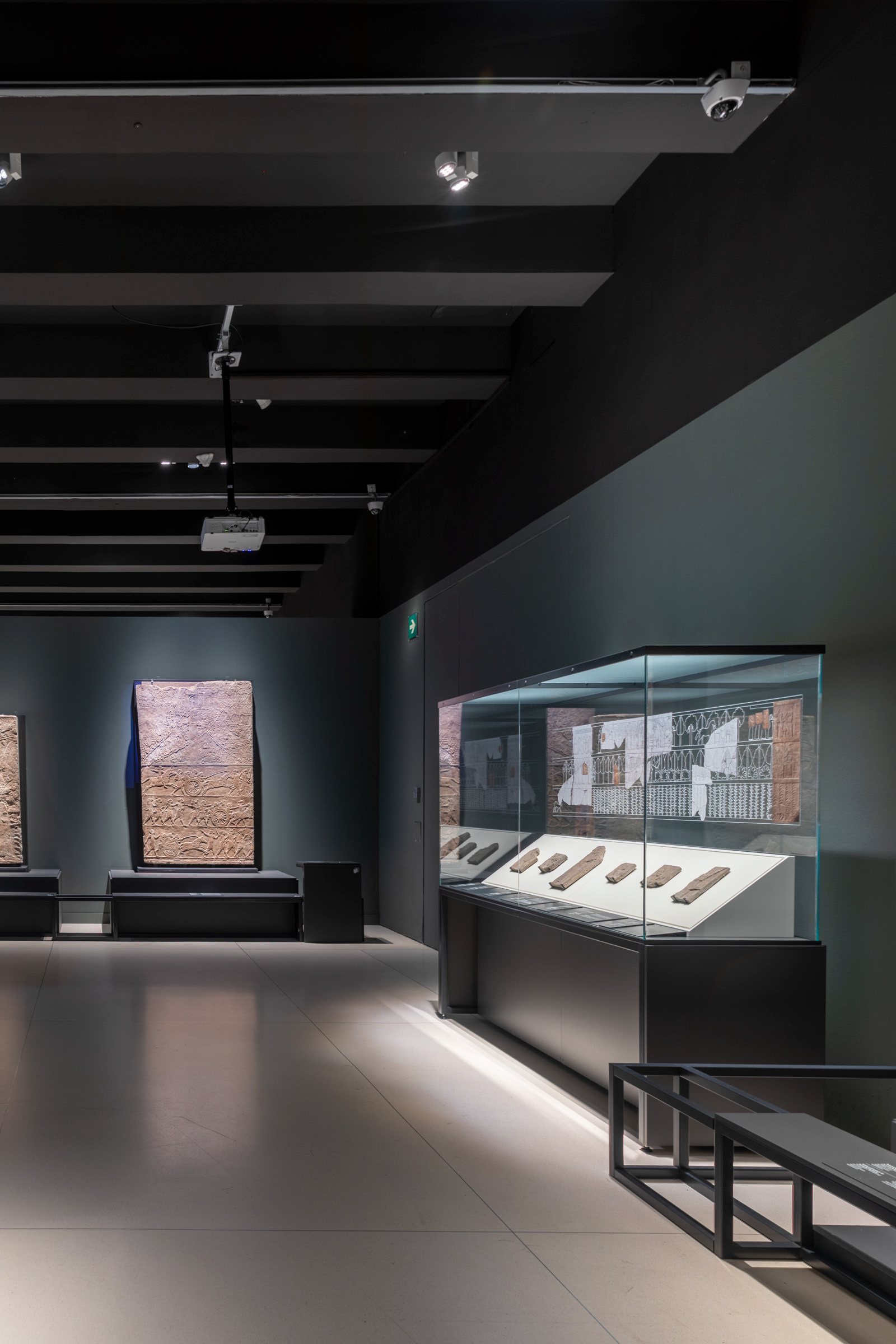 The Cuneiform Archive display within the "Soy Asurbanipal" exhibition at CaixaForum Madrid (2026).