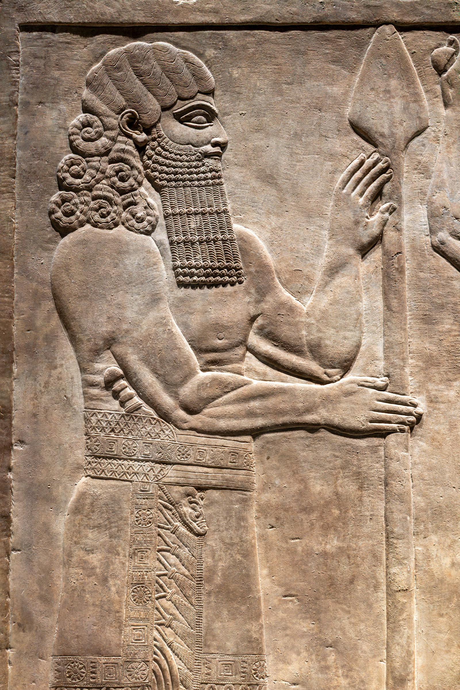 A Lahmu spirit relief (c. 645–640 BC) featured in the "Soy Asurbanipal" exhibition at CaixaForum Madrid, on loan from the British Museum.