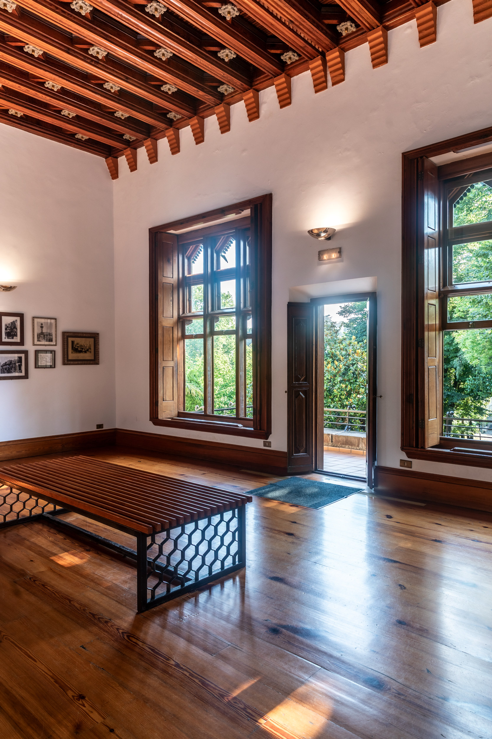 Rooms are placed by the hour — bedrooms east for the morning, reception rooms west for the end of the day.