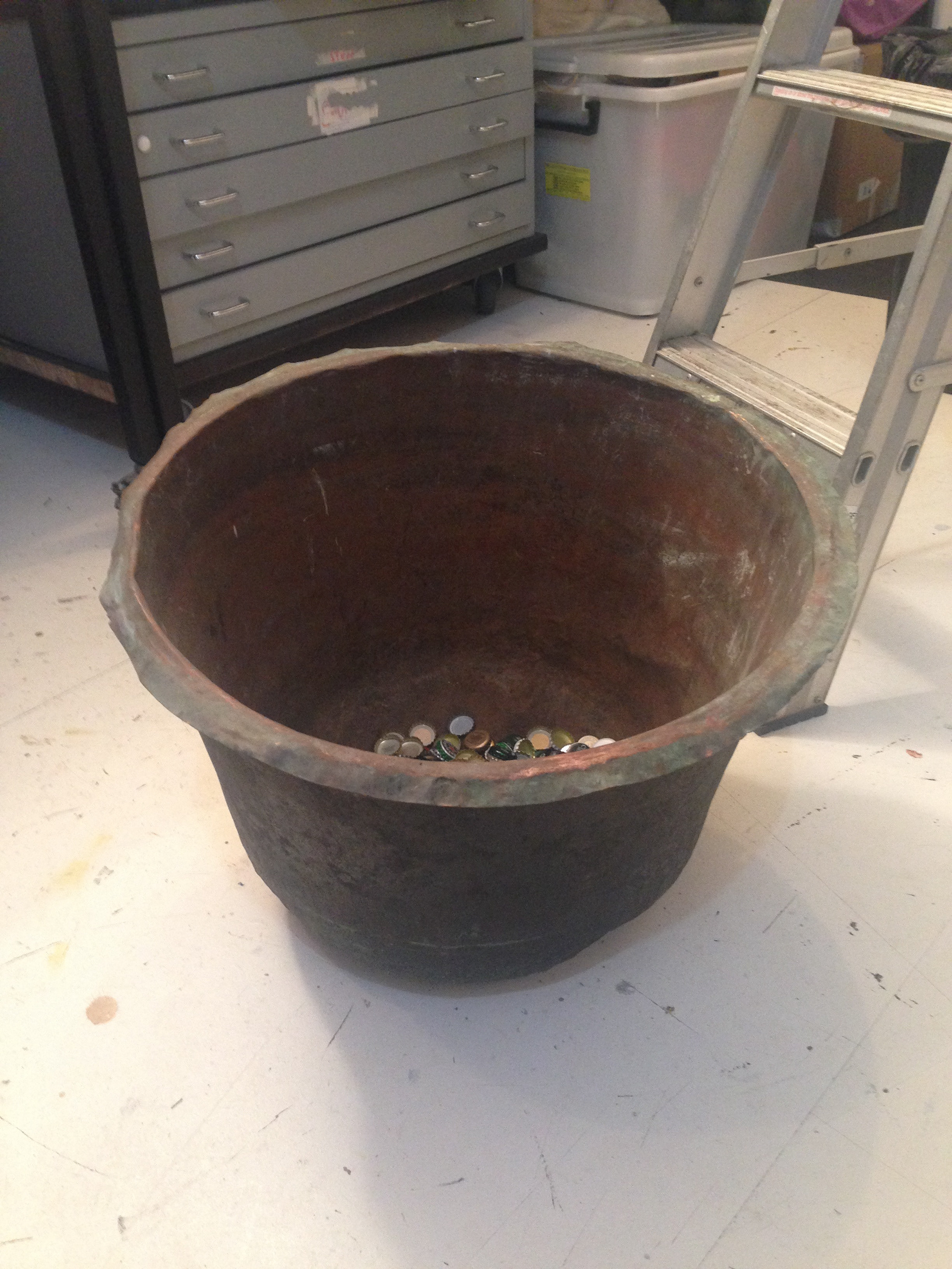 Milledge Copper cauldron with beercaps, studio test