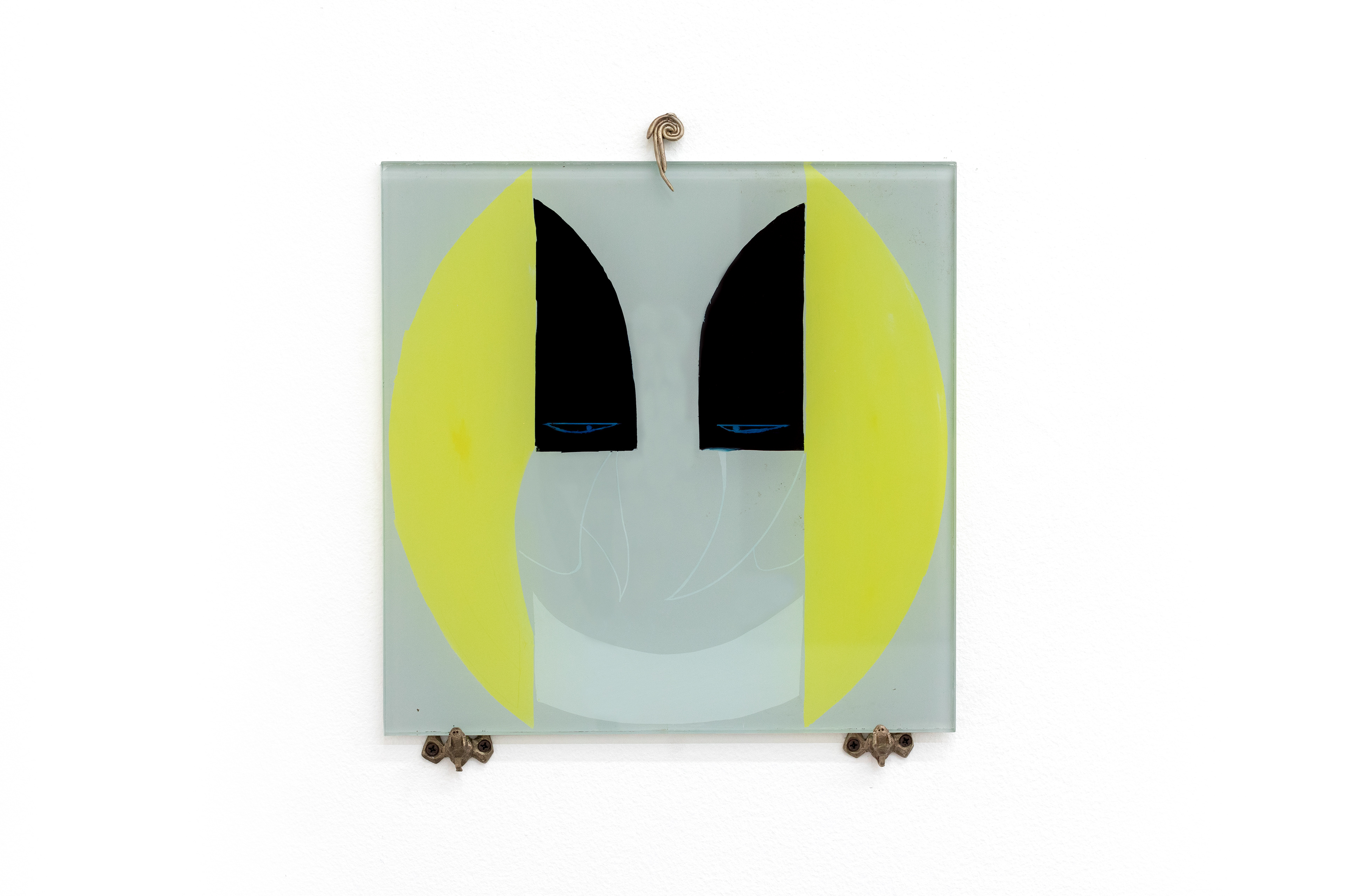 Kennings oil on recycled toughened glass bronze close readers 34.5 x 34.5 cm Photo by Jessica Maurer