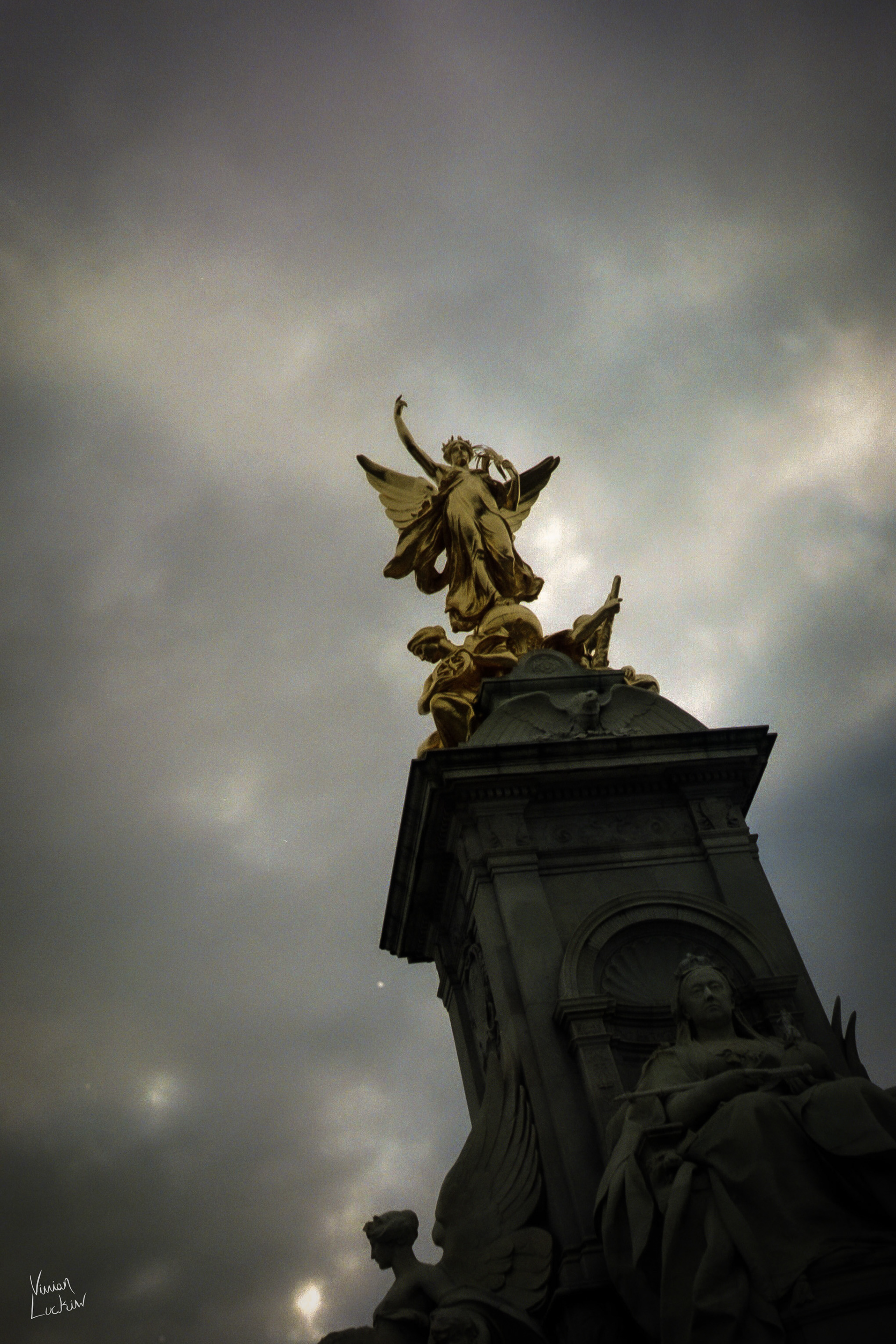 Buckingham Palace, London, UK (shot on 35mm).