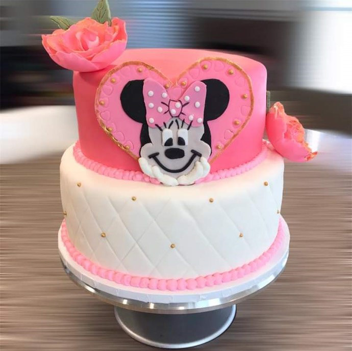 Yellow Cake with Vanilla Buttercream and Fresh Strawberry Filling