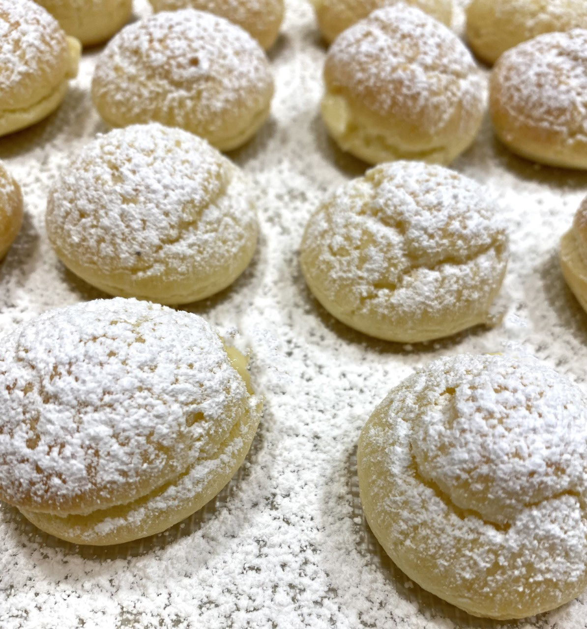 Cream Puffs w/Bavarian Cream
