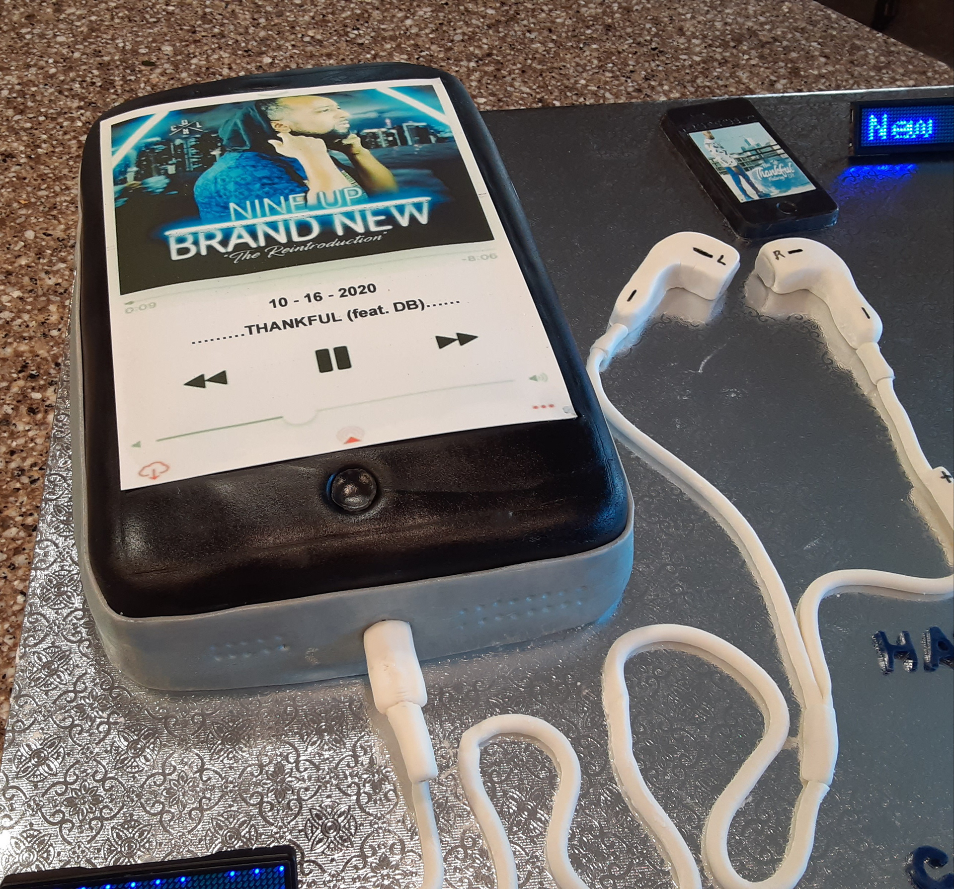 24Carrot Cake w/Cream Cheese Frosting