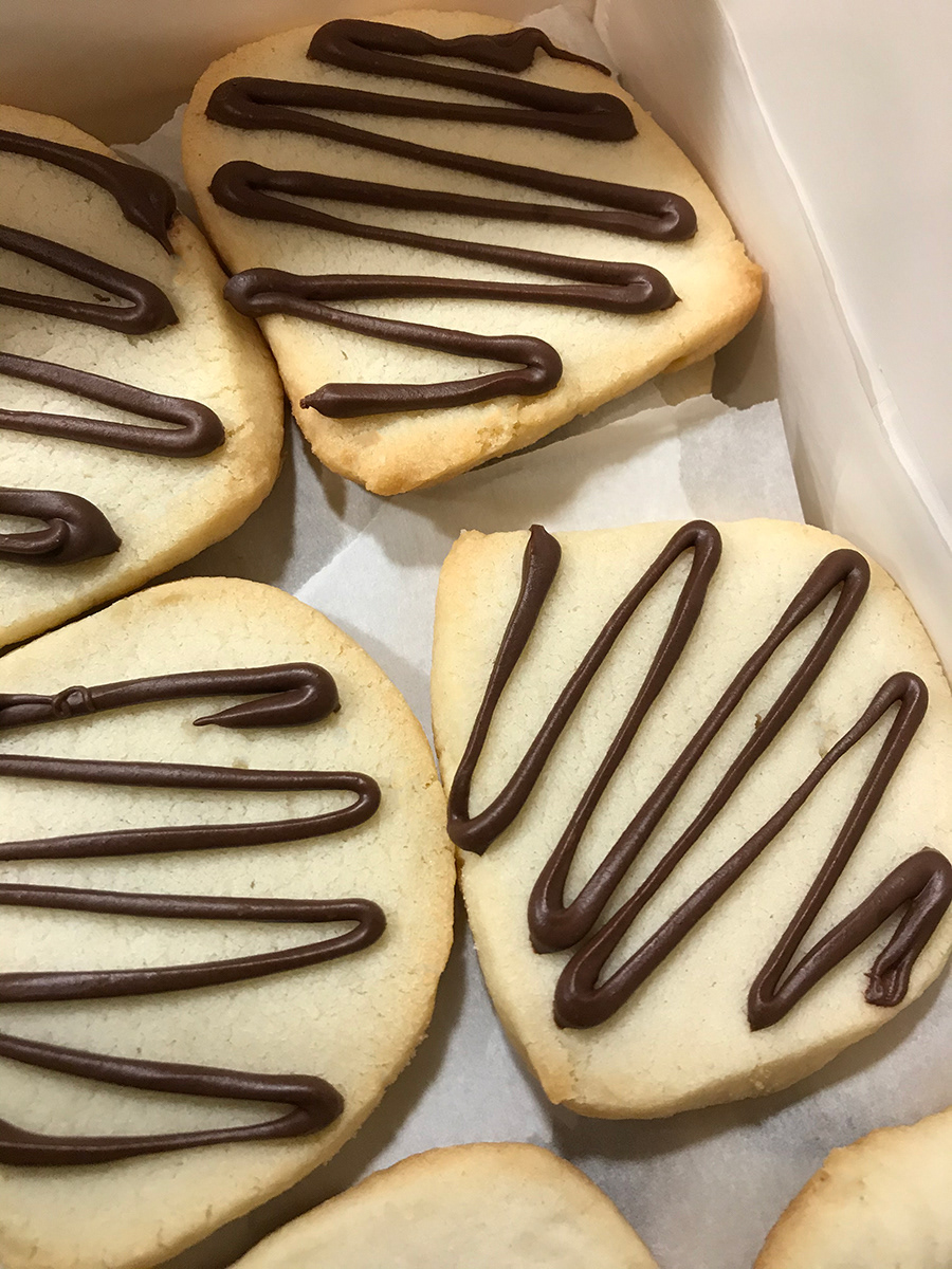 Shortbread w/Chocolate Drizzle