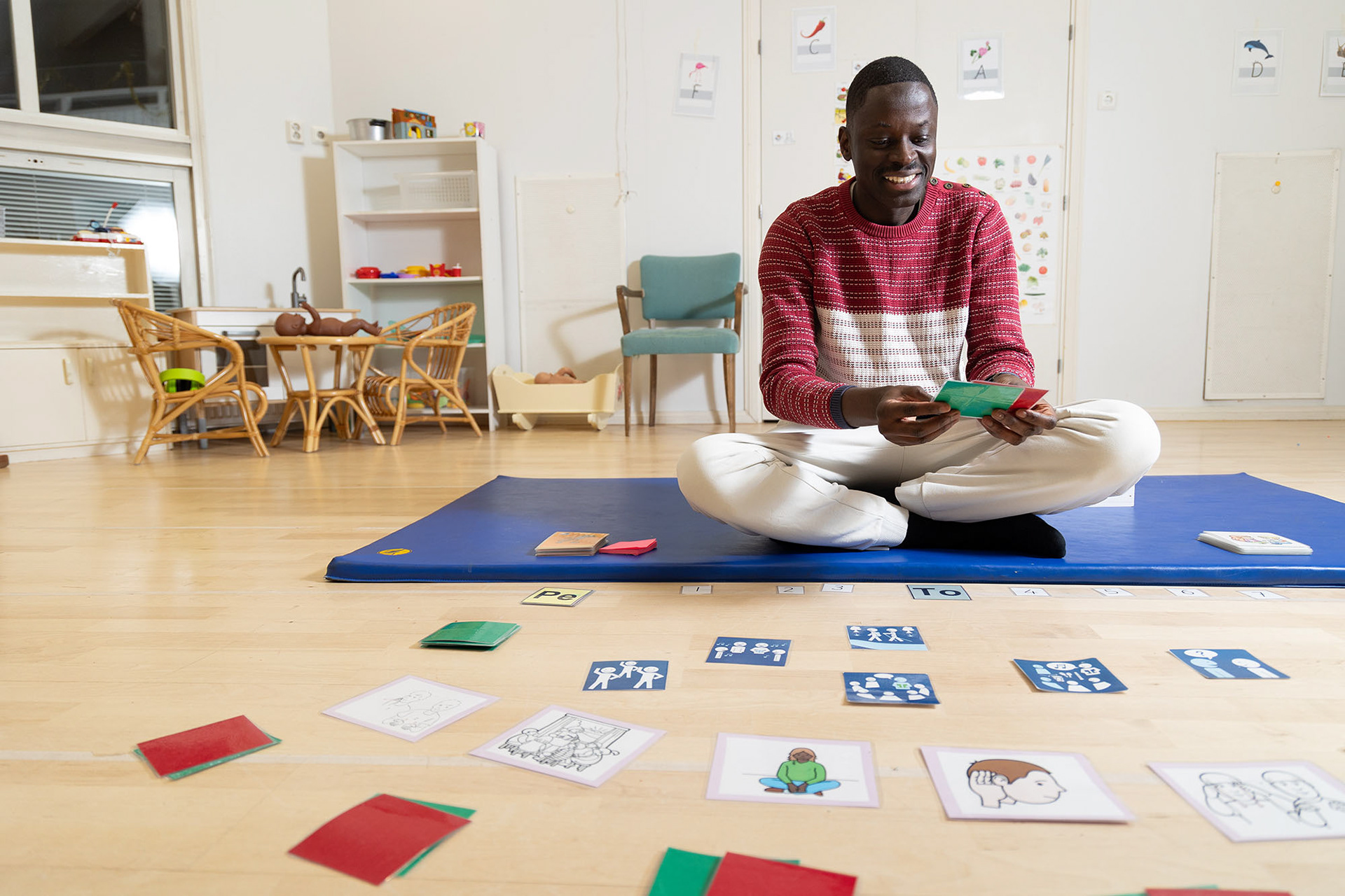 Portraits of early childhood educator & politican Paco Diop for Lapsen maailma, the magazine of The Central Union for Child Welfare. 2024