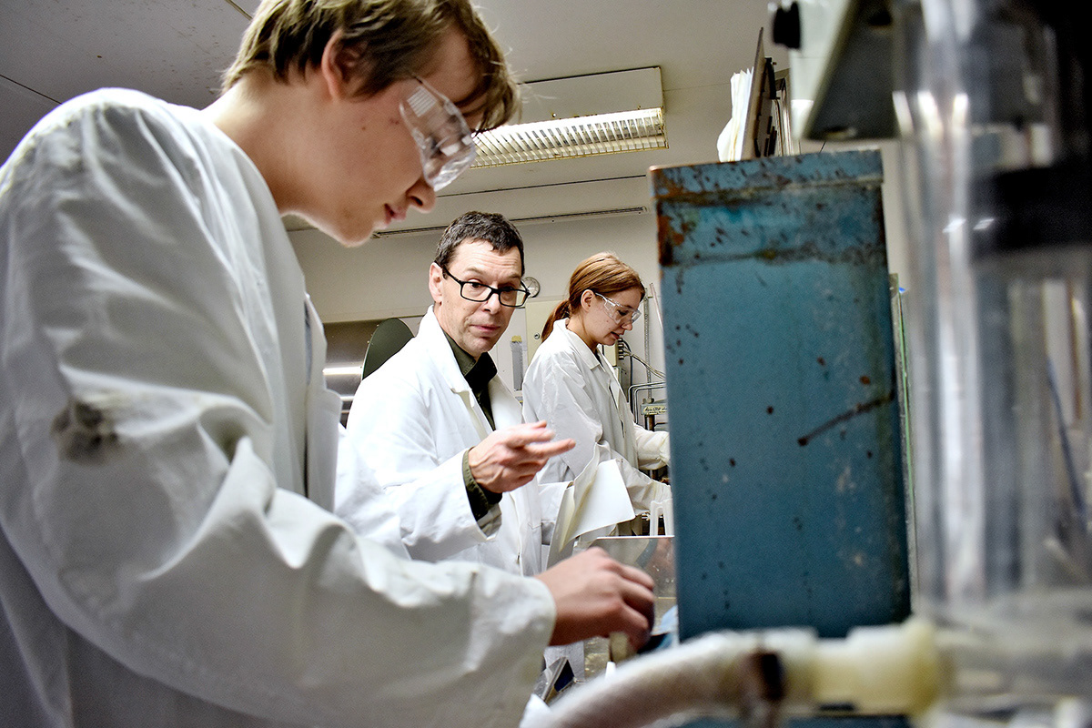 High school students visiting Åbo Akademi for Turun Sanomat. 2020