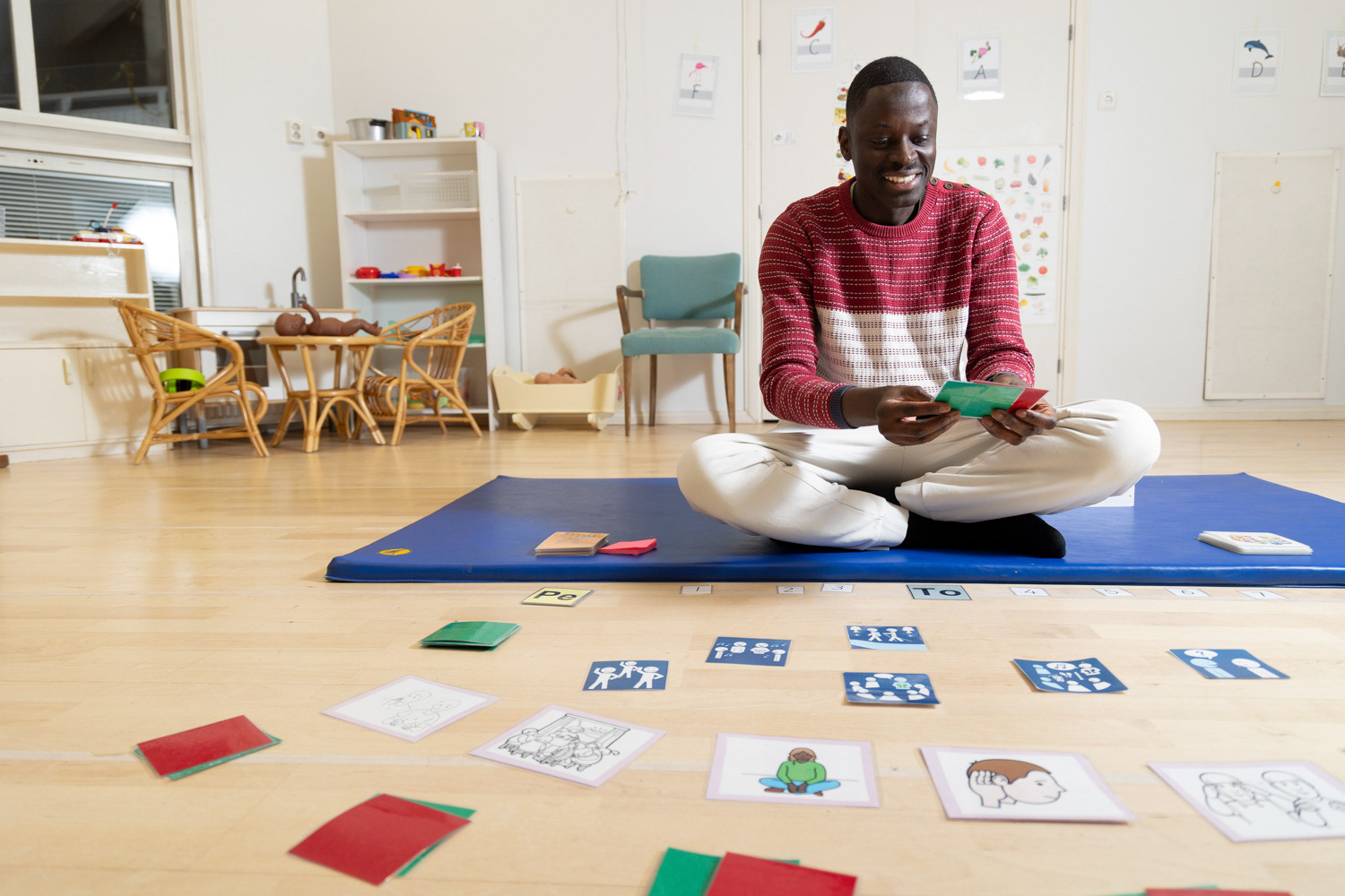 Portraits of early childhood educator & politican Paco Diop for Lapsen maailma, the magazine of The Central Union for Child Welfare. 2024