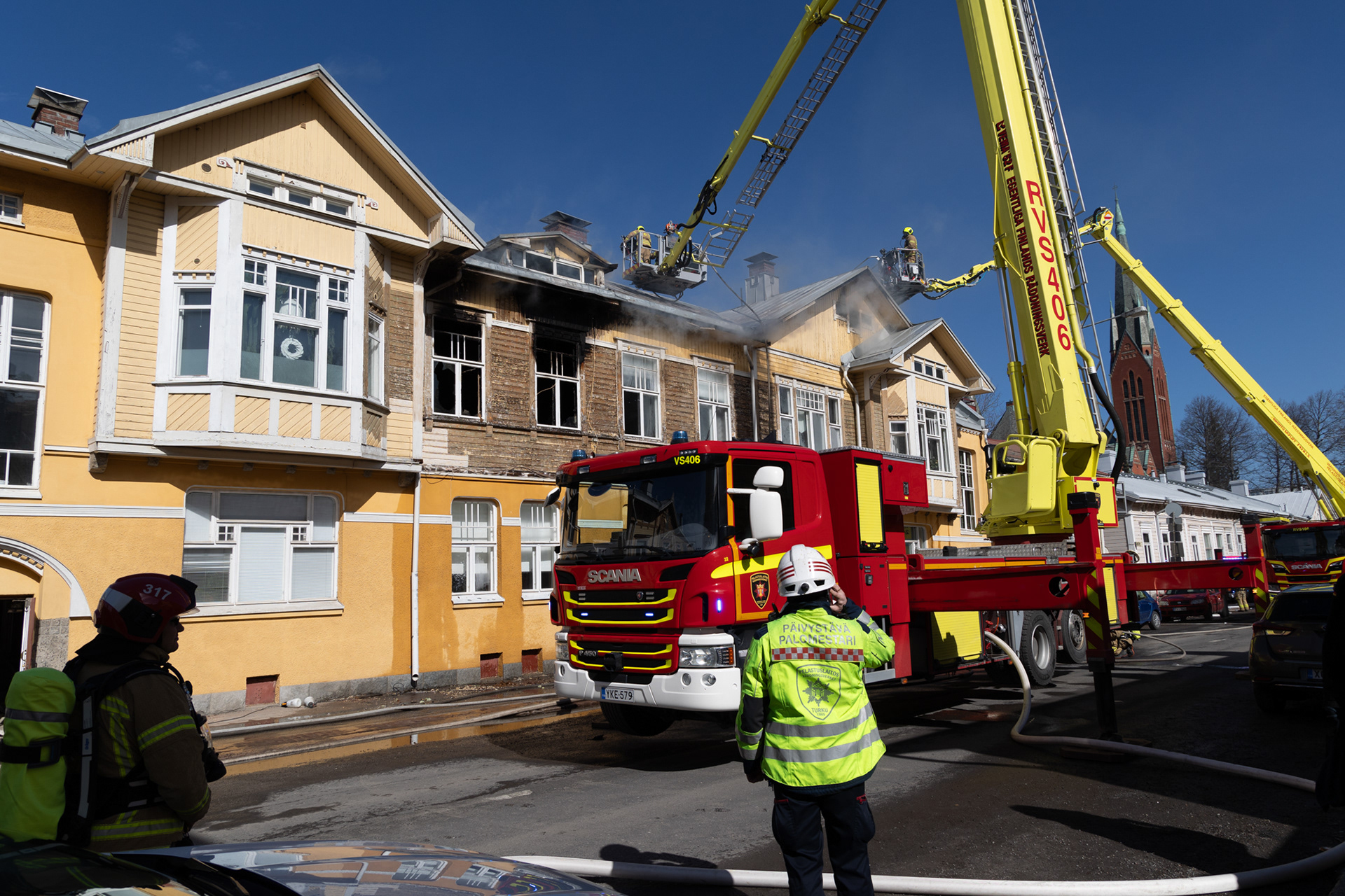 Fire destroys an old building in central Turku, for STT-Lehtikuva/Finnish News Agency. 2024