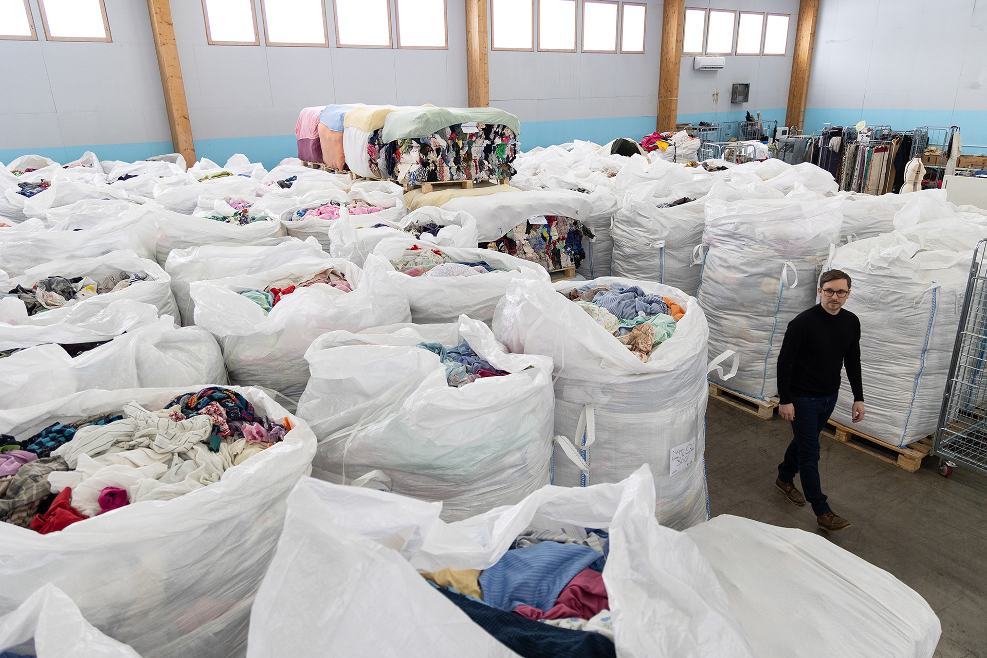 Associate Professor of the University of Turku Oskar Karlström in a textile hall in Turku for Lounais-Suomen Jätehuolto. 2023