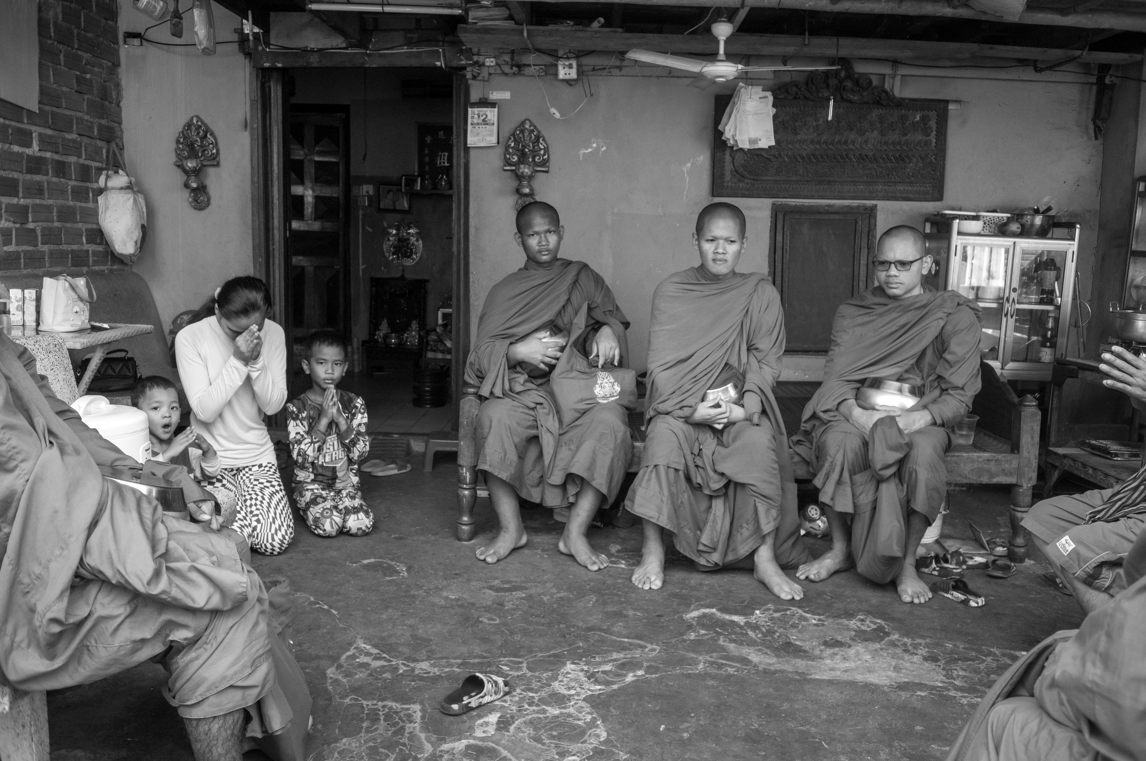 Monks visiting locals 01