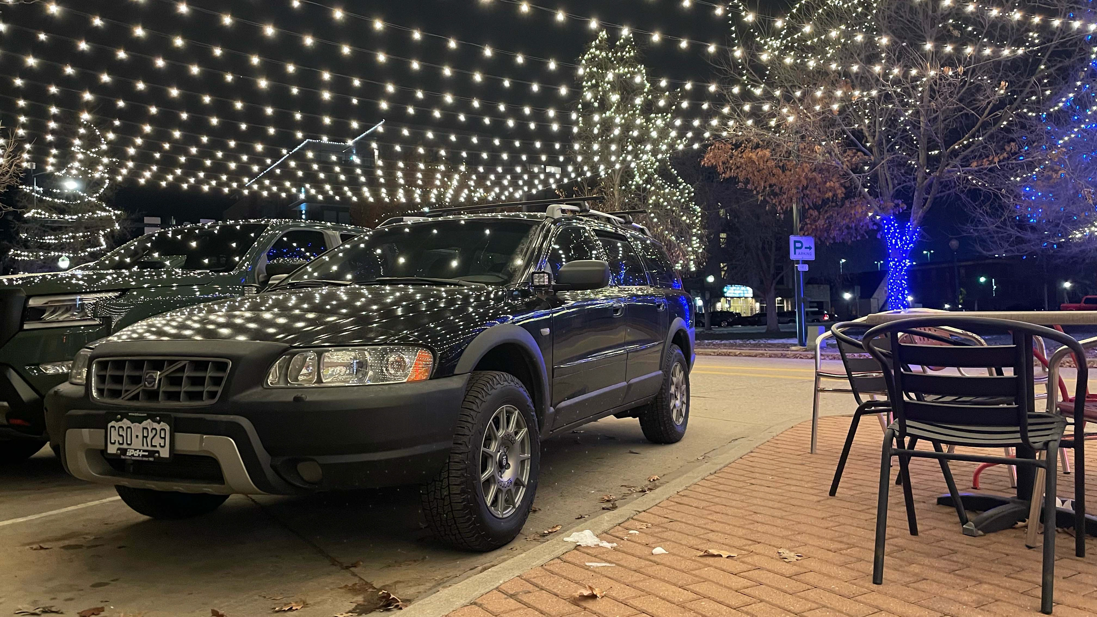 Lifted and sitting on the new wheel/tire setup.
