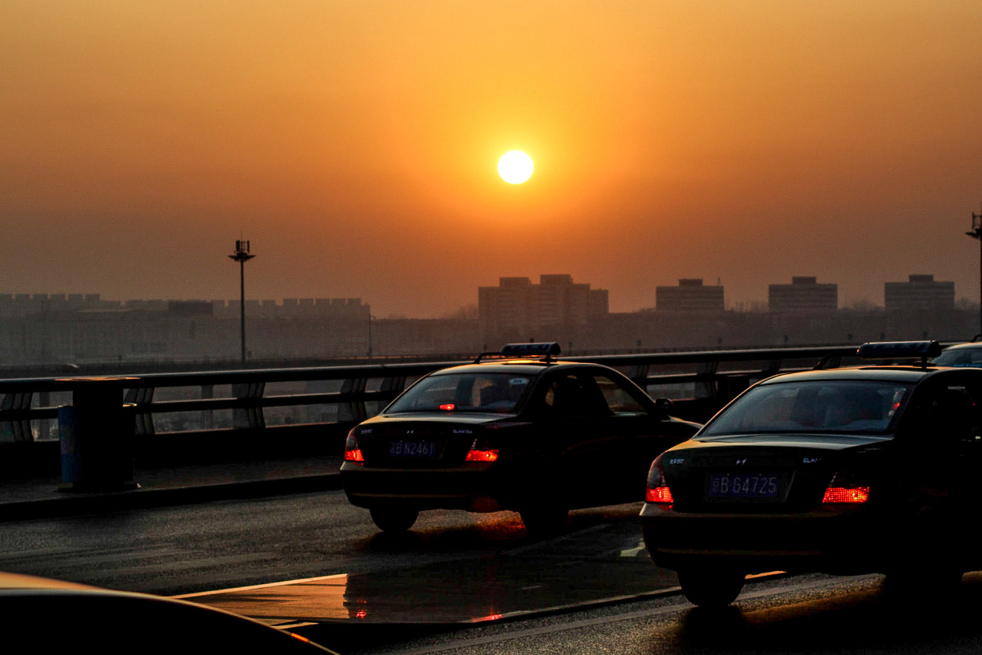 Nej, det är inte morgondimman som lättar. Det är klimatkris som lyfter.