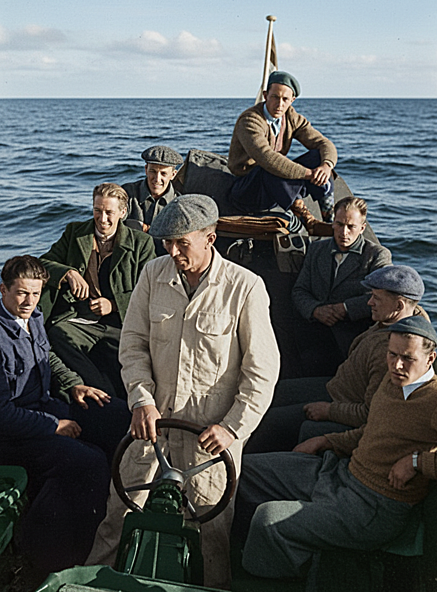 Pappa var med på den äventyrliga resan över Kvarken för ett idrottsutbyte med Finländska kamrater. Strax efter kriget.