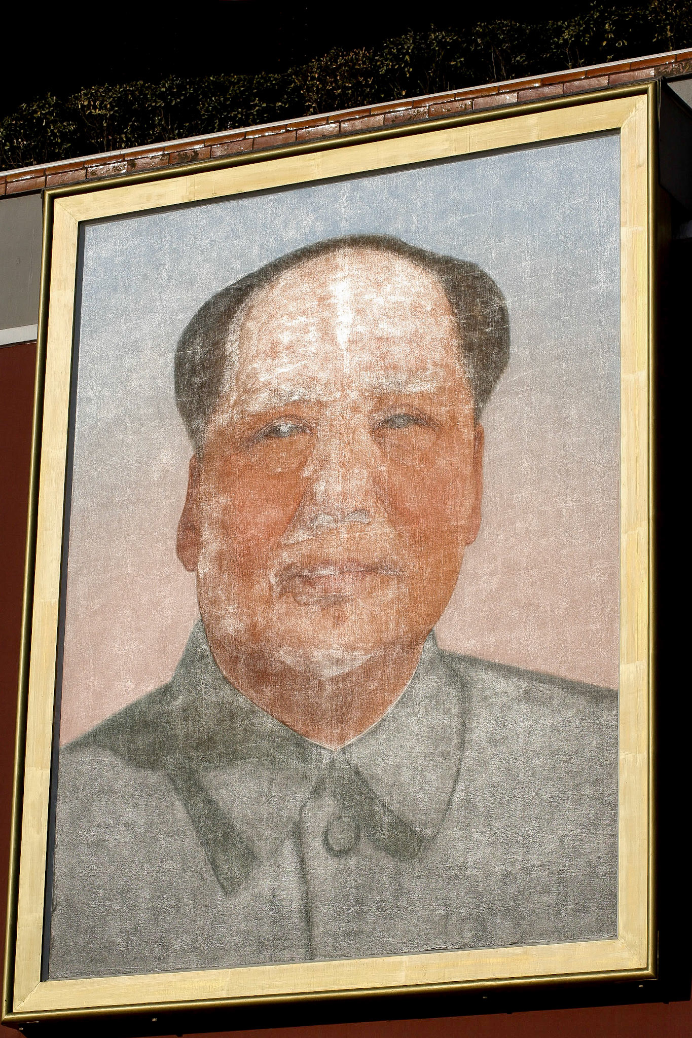 Med tiden har bilden av ordförande börjat att krackelera. Men inte nåt vår guide ville kännas vid, lätt besvärad snarare när jag lite plumpt påpekade det.