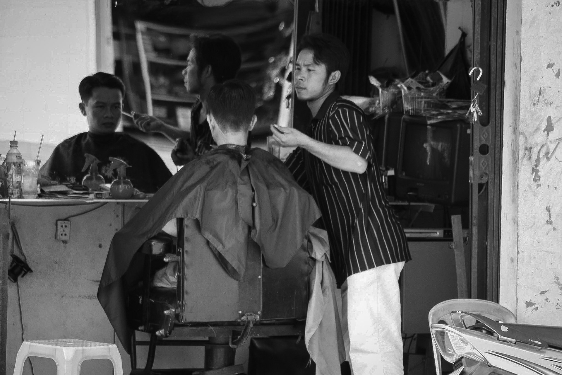 "Kort i nacken, tack." 