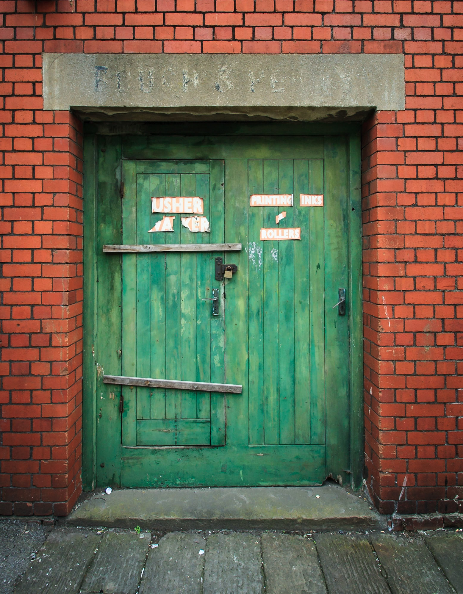 We spent a while trying to figure out what the sign above the door said. It looks like F or B OUS H or K or R then an & and the last word we could only make out the letters PE. I've tried lots of different editing to make it stand out but thats the best I could get. Maybe one of you will know more.