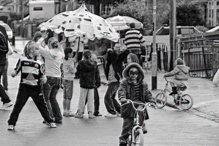 So there was a street party today. I was quite comfortably crashed out on my sofa when the wife comes back in with this lady from Bristol Council. Apparently her camera had broken and SWMBO had said that I could take photo's for her if she wanted. This is one of the resultant shots. Of course it started to rain a lot yet again.