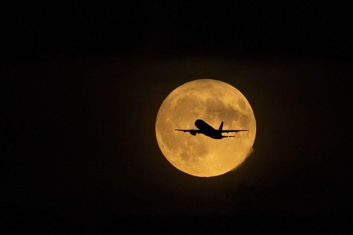 Fly me to the Supermoon