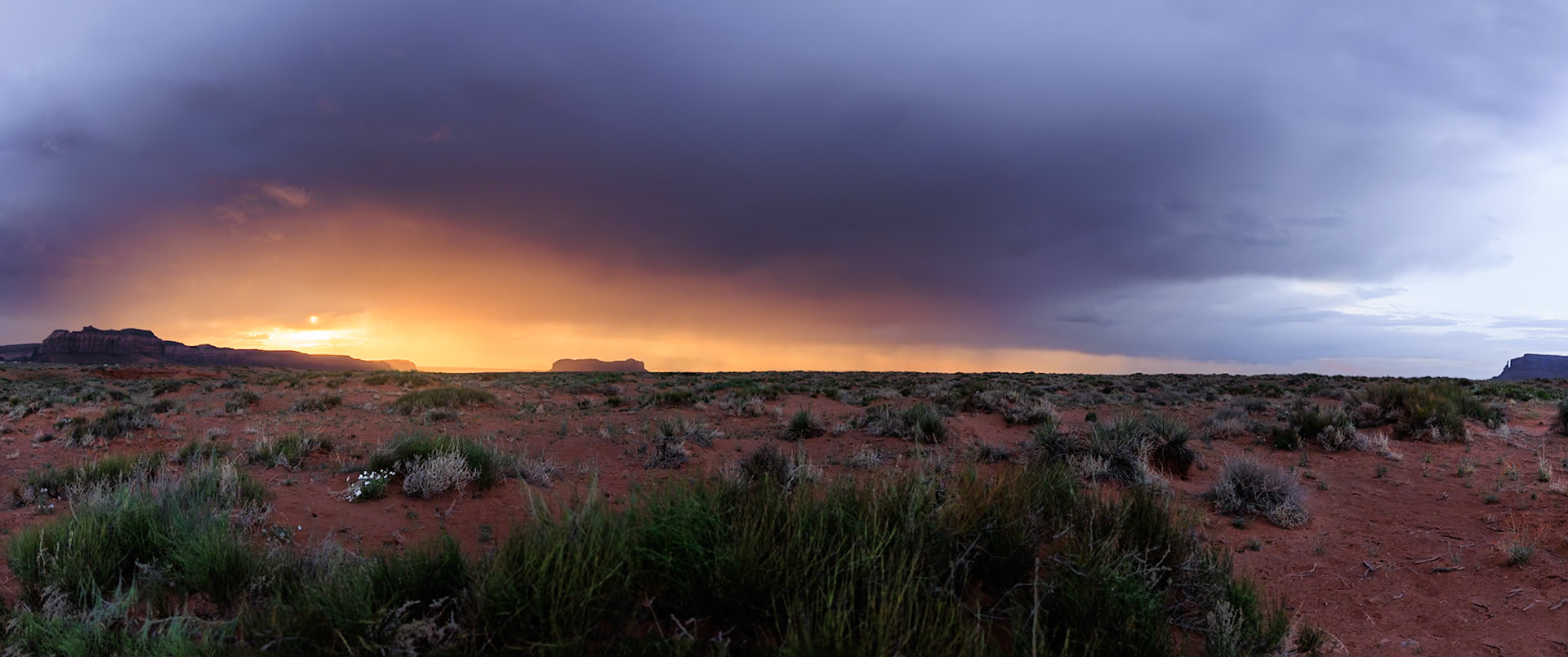 Monument Valley, late afternoon, Thunderstorm is coming, UT&AZ