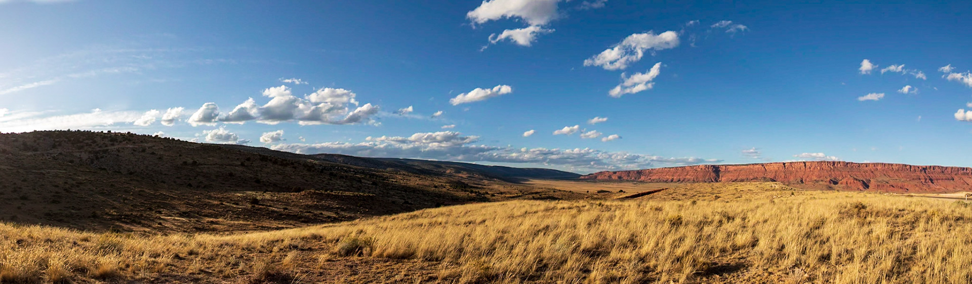 Prairie with Vermillion Cliffs on the right, AZ