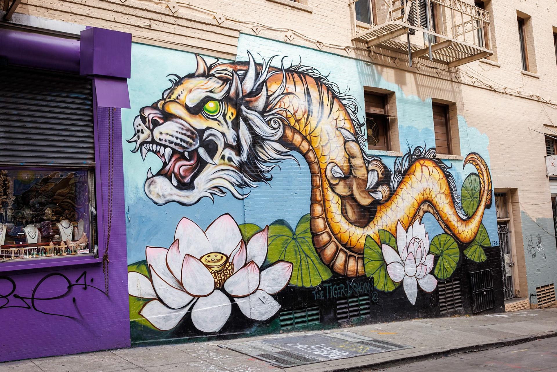 Chinatown - Dragon Gate Grant and Bush Streets