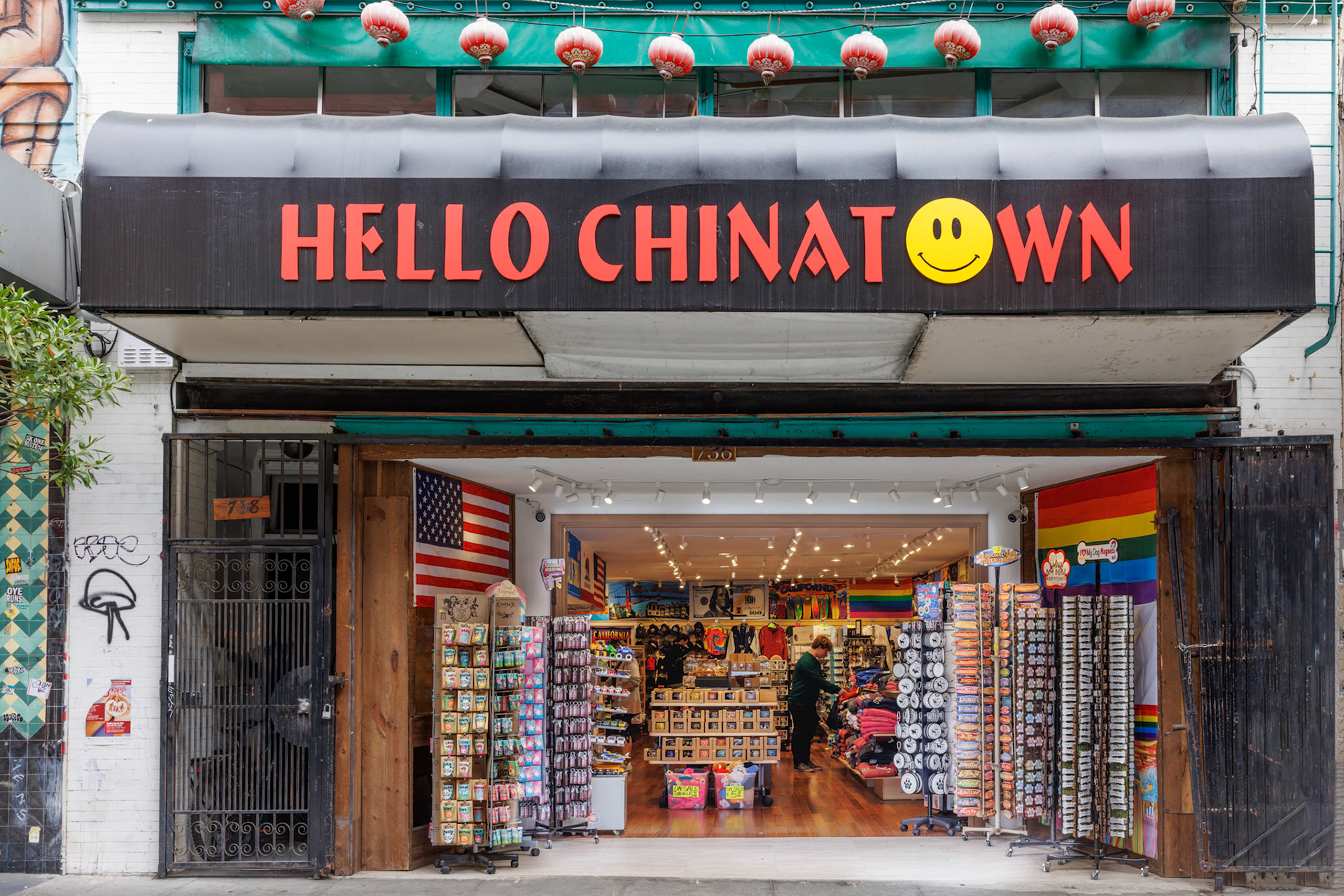 Chinatown - Dragon Gate Grant and Bush Streets