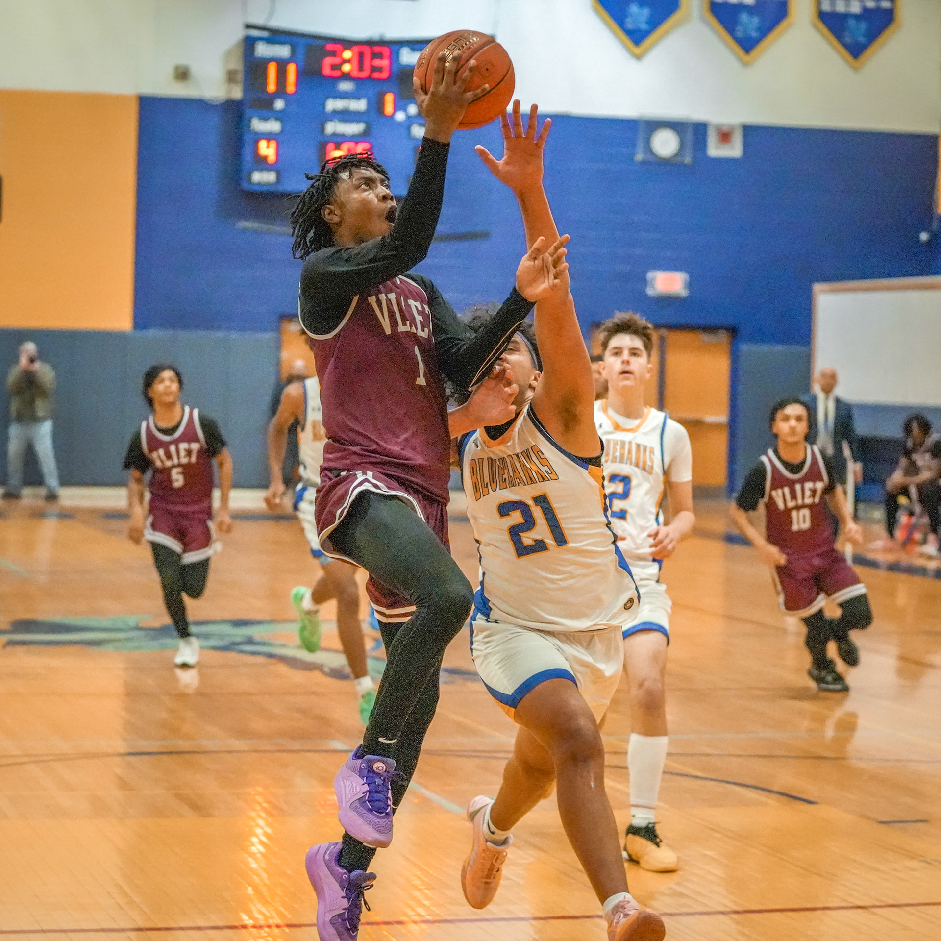 Daheem Wilson attacking the rim.