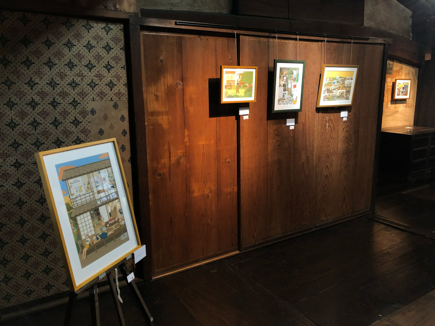 絵の配置は店主の山口さんと一緒に最後まで悩みながら決めました