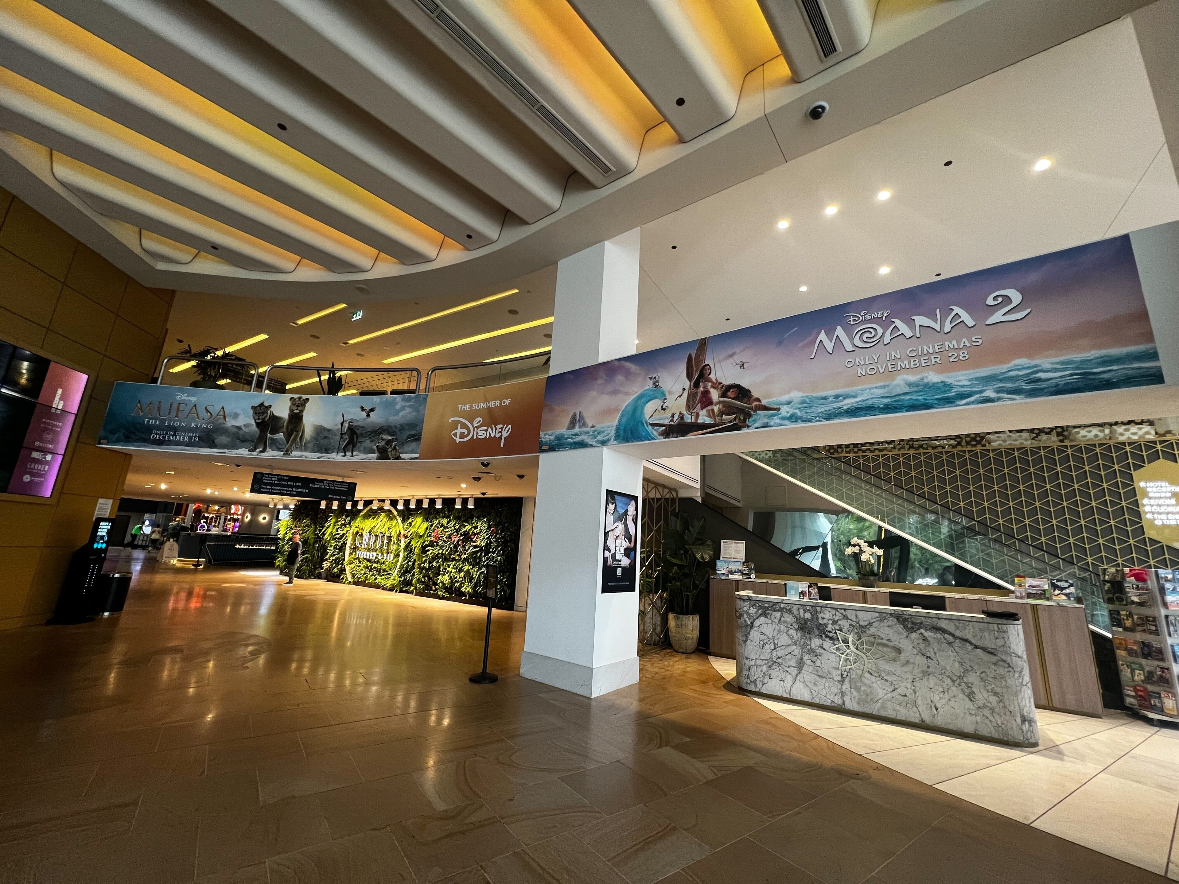 Airport Large scale banners
