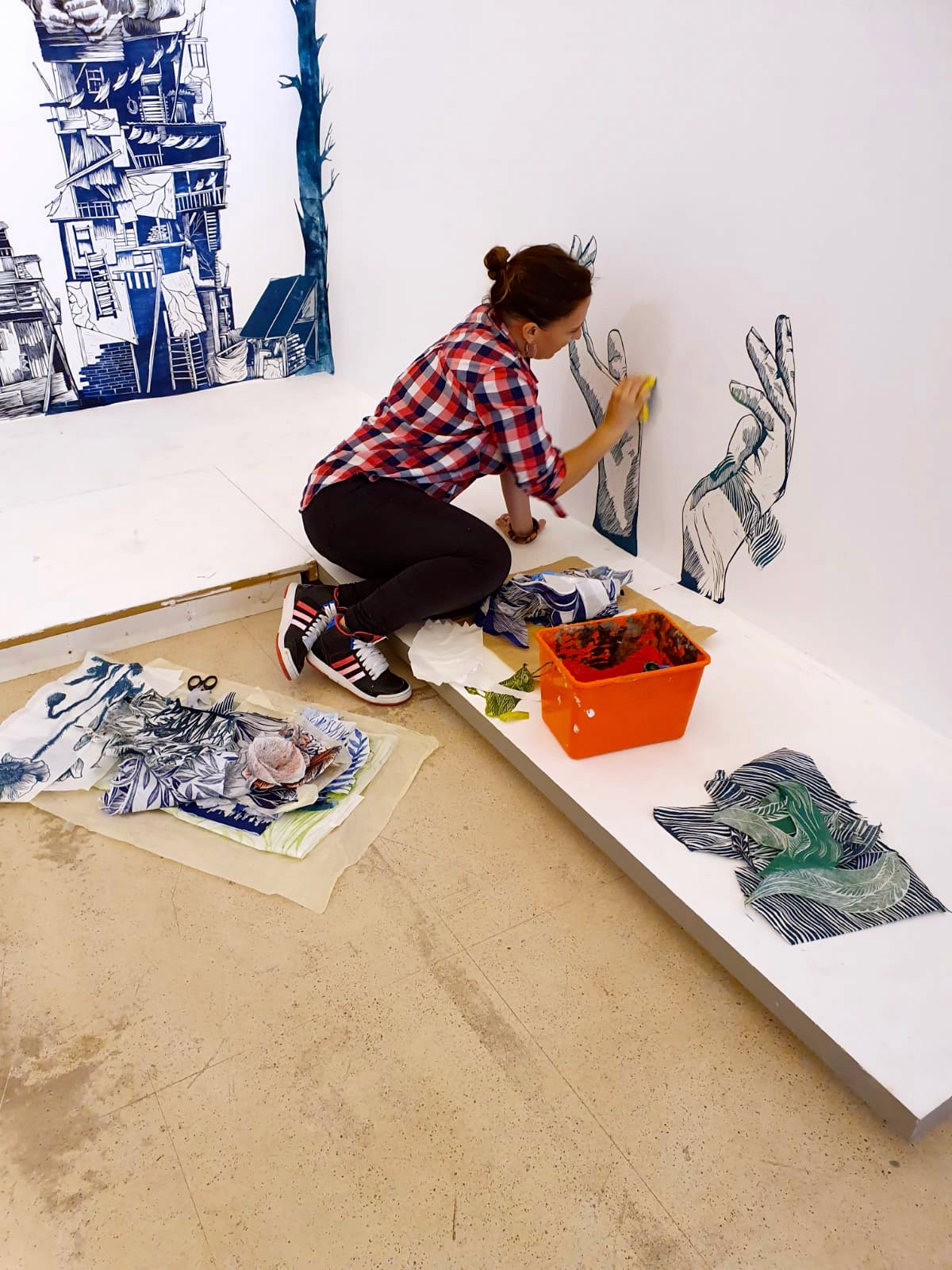 Installation d'un fresque, Aubagne 2020