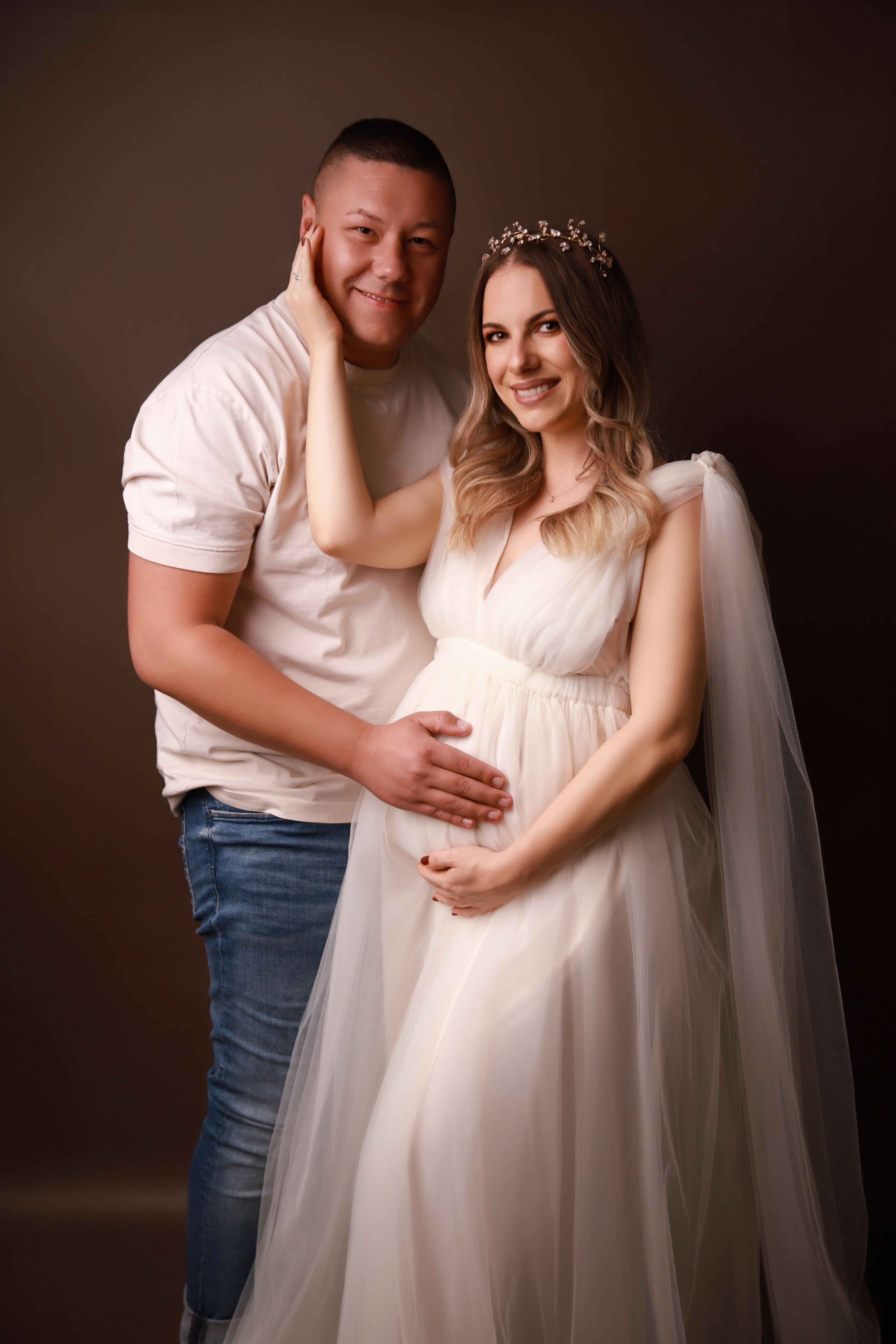 wundervolle Paarpose während eines Babybauchshootings in Pforzheim