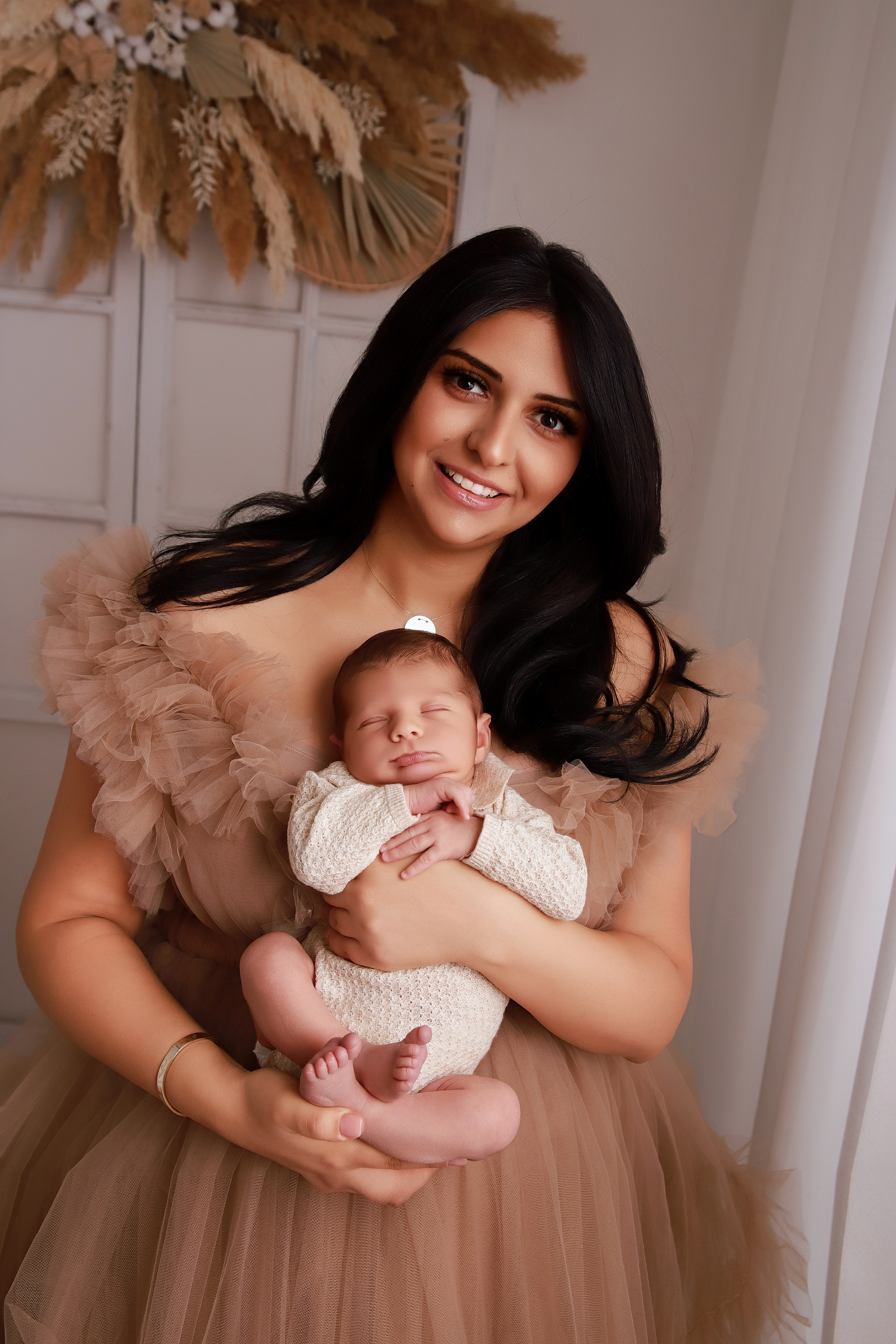 Mama Babypose während einem Babyshooting