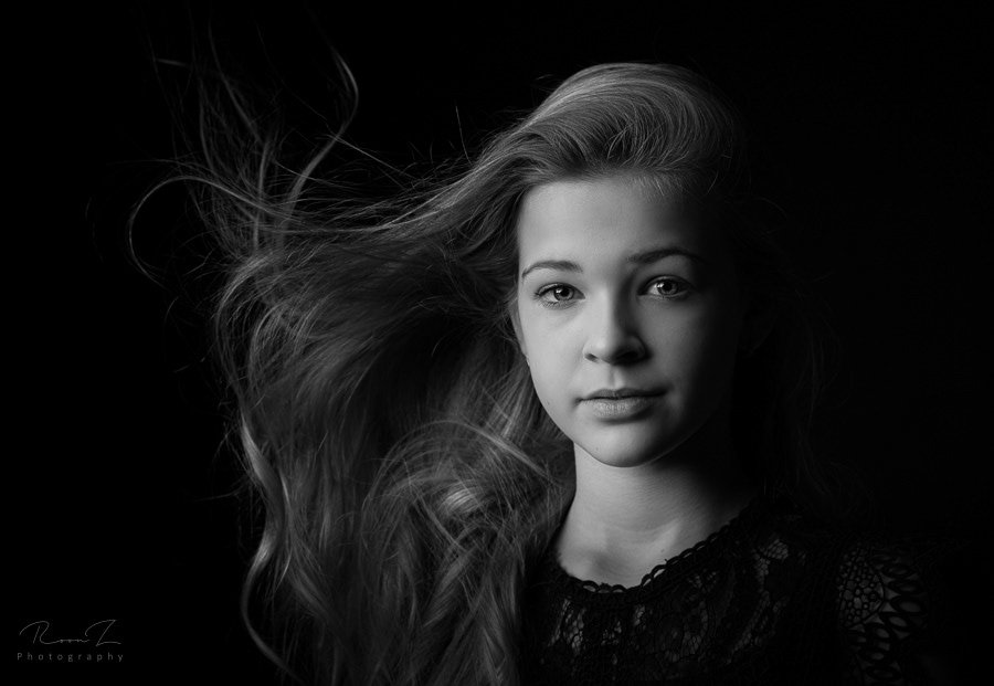 minimalistische photoshoot met wind