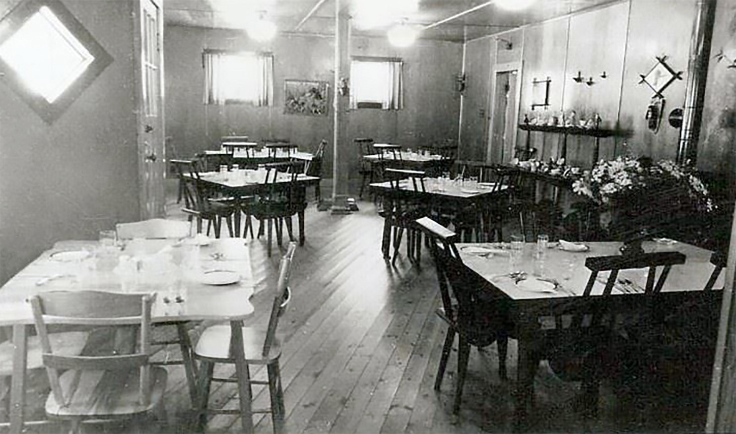 Widgawa Lodge dining room 1950s