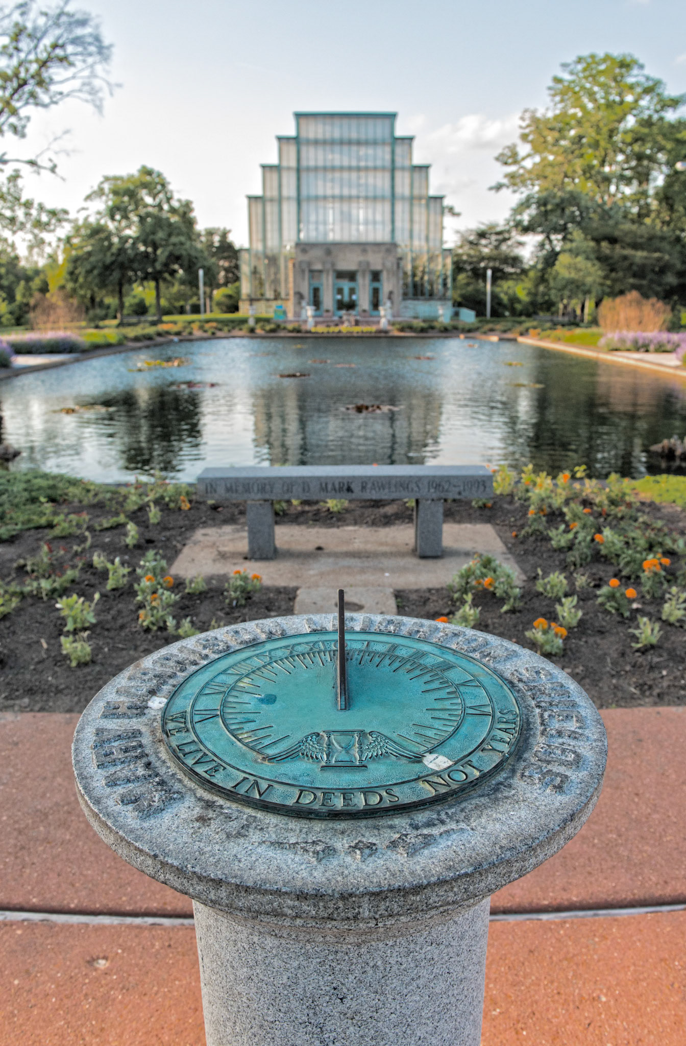 The Jewel Box is a display greenhouse in Forest Park, noted for its unconventional, cantilevered, vertical glass walls rising 50 feet high. It hosts special floral shows at Christmas, early Spring, Easter, Mother’s Day, Summer and Fall.