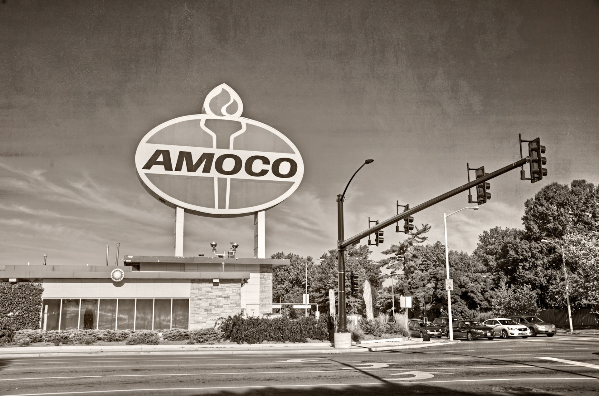 Early Route 66 ran through Forest Park in St. Louis. The southwest corner of the park is at the intersection of Clayton and McCausland, where several iconic St. Louis sites can be found, including the Hi-Pointe Theater, a giant Amoco sign and the historic Cheshire Inn.