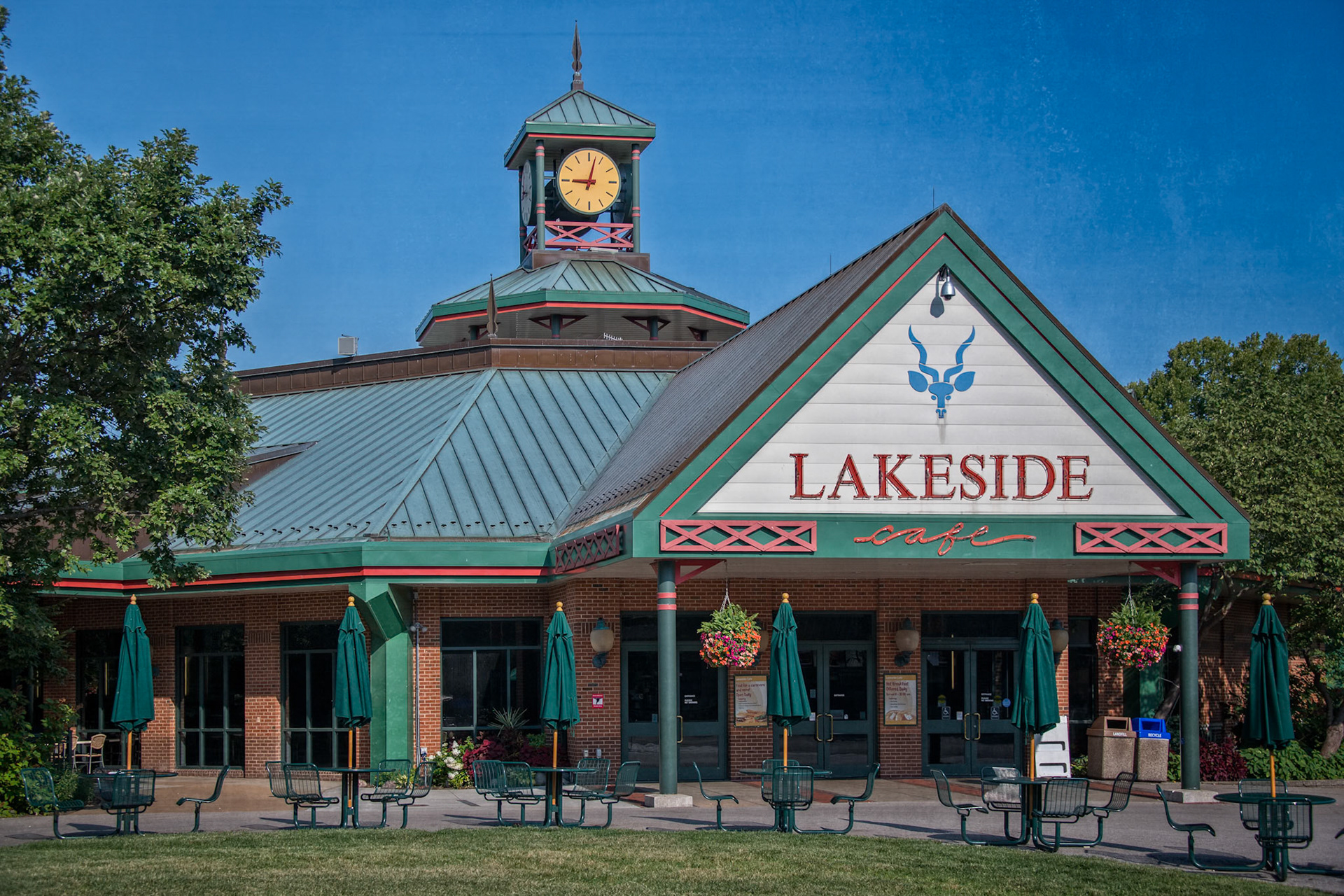 The St. Louis Zoo is frequently named best zoo in the country (St Louis Business Journal and Conde Nast Traveler.) Entrance is free, as with so many of our Forest Park attractions. Families looking for a fun and affordable vacation will definitely find it in St. Louis.