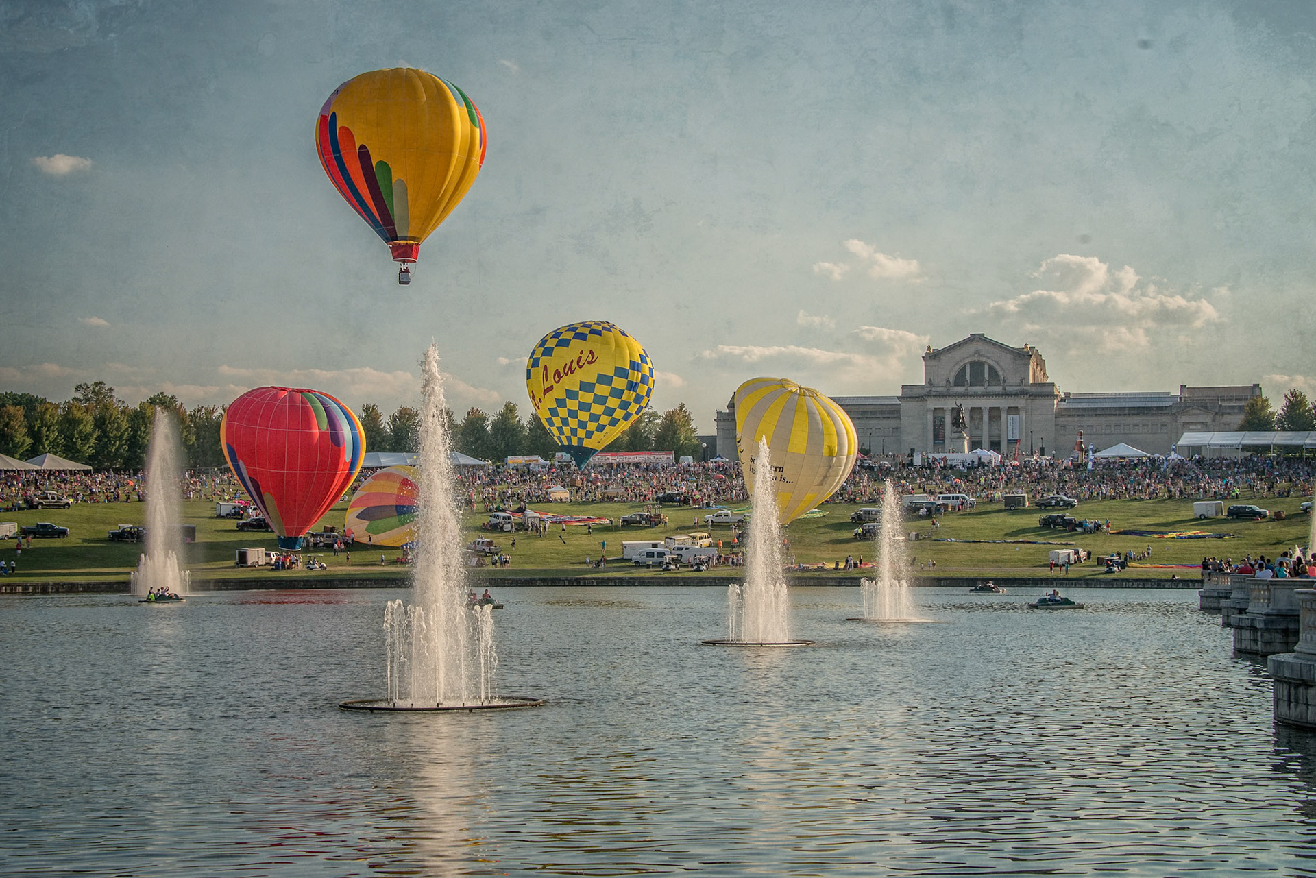The Great Forest Park Balloon Race; St LouisThe St Louis Art Museum and Art Hill are viewed from the Grand Basin in Forest Park. Centrally located and popular for wedding pictures, picnics, city fairs, events, and more, the area is often thought of as the heart and soul of Forest Park.