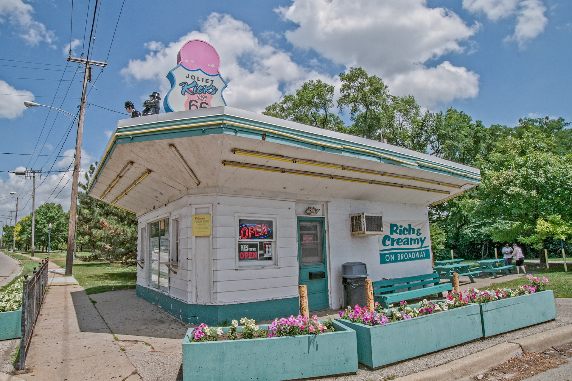 Rich and Creamy ice cream stand, a long time favorite of Route 66 travelers. Jake and Elwood Blues dance on its rooftop, a tribute to the historic Joliet Prison, featured in the "The Blues Brothers" movie.