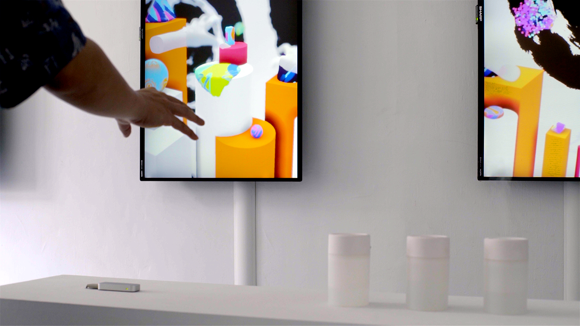 Audience interaction with Leap Motion controller for smell and taste