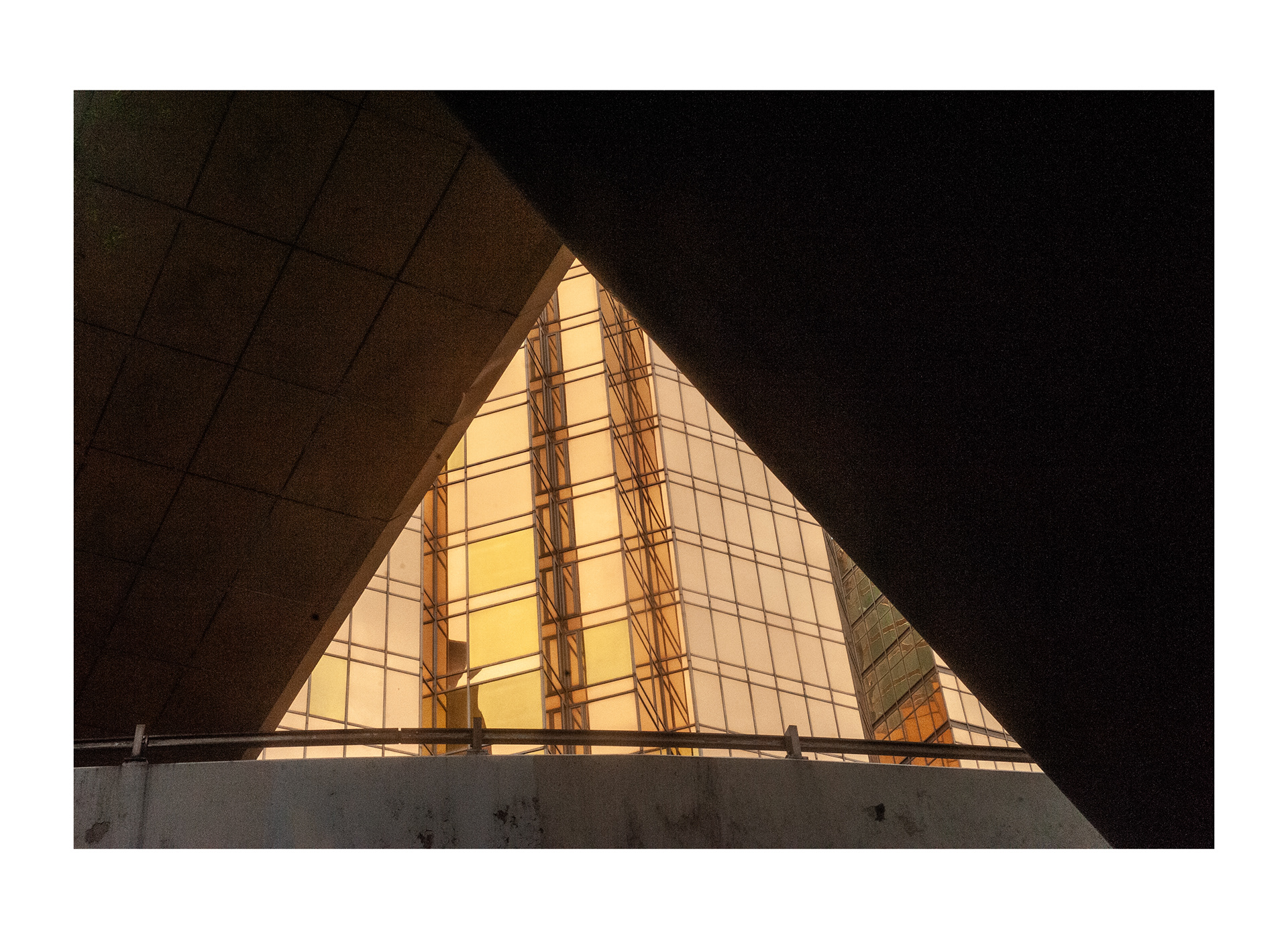 Ref: 8805_hk_SCAPES