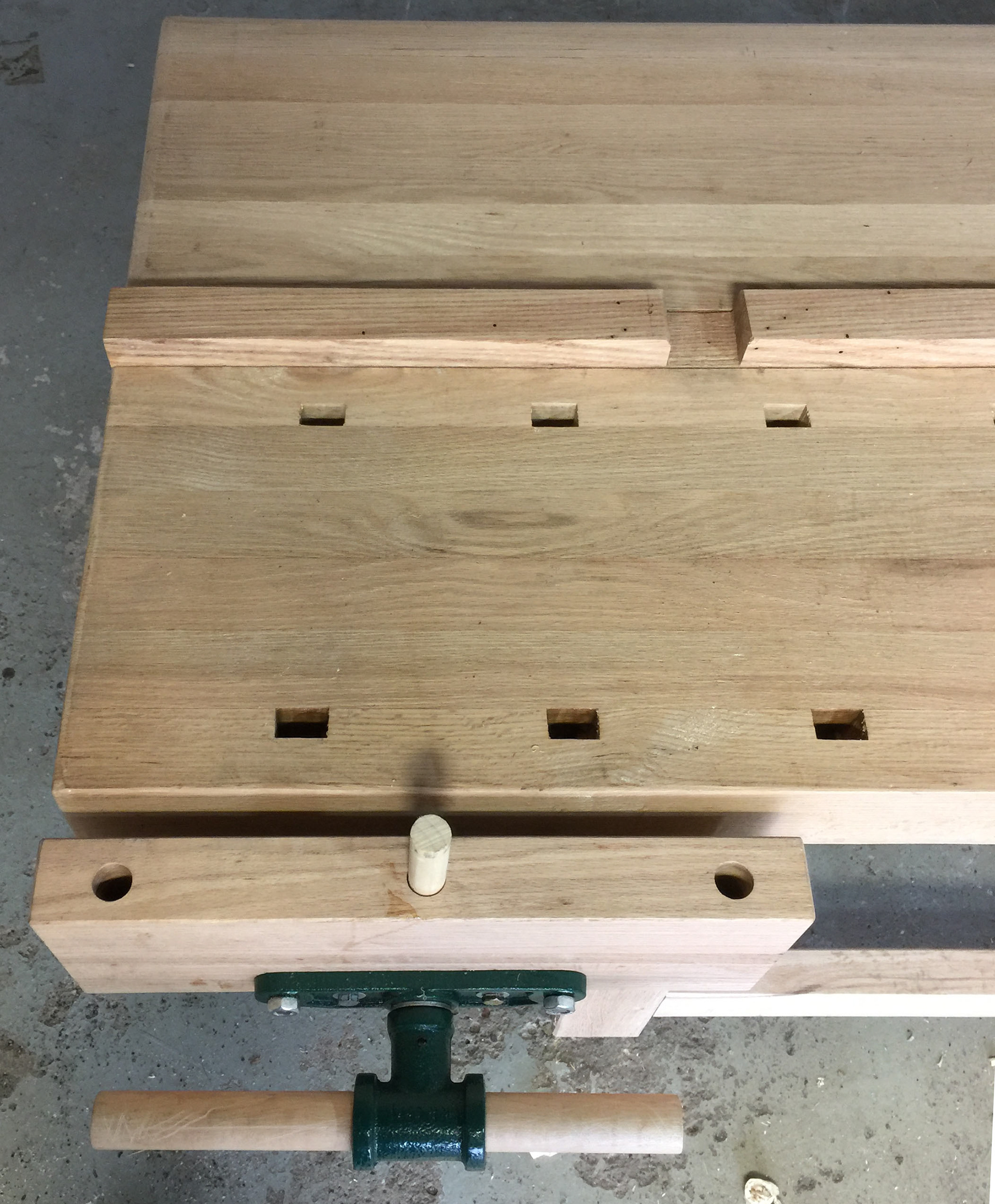 FACE VISE AND CENTER STOP