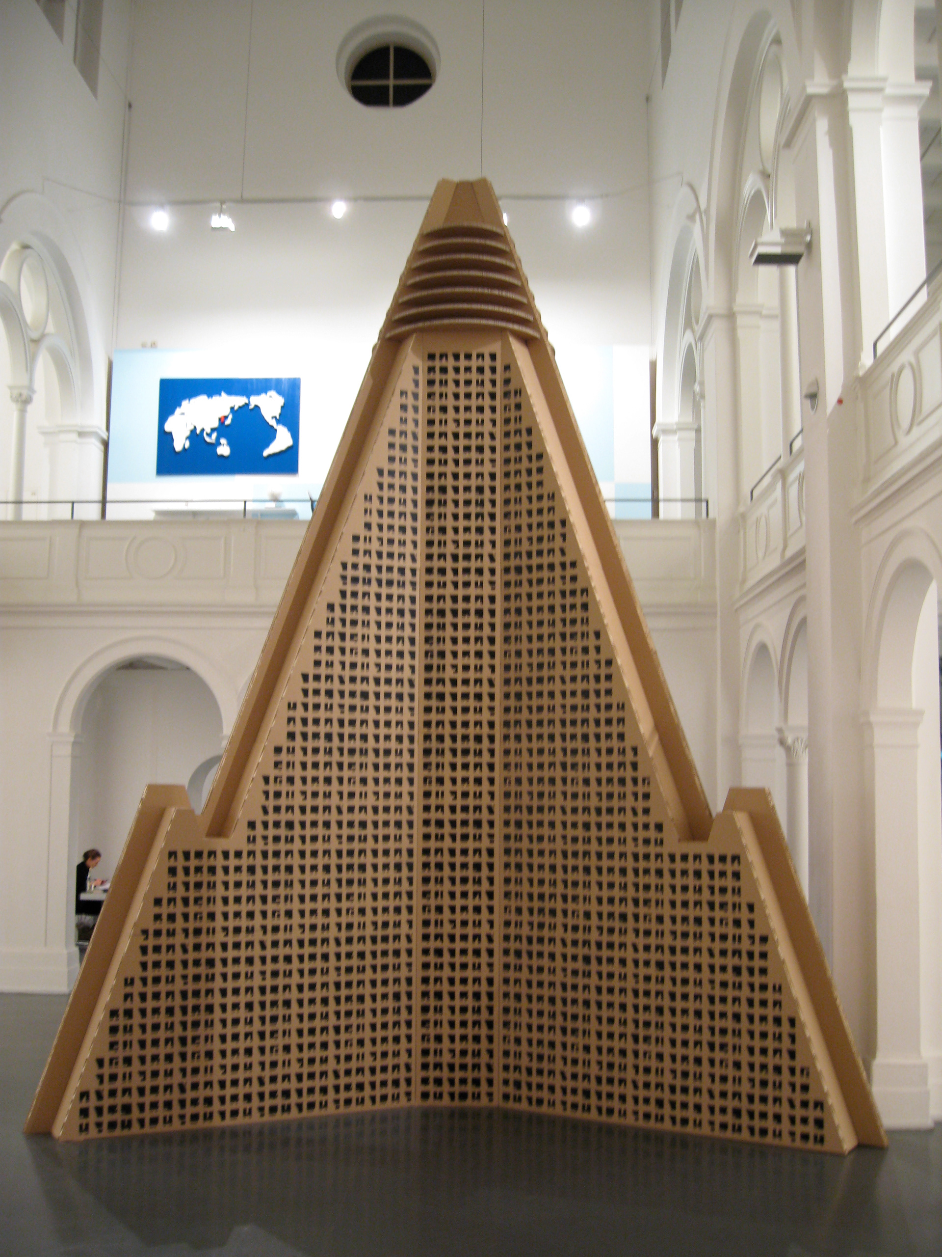 R.P.2010, Lackspray auf Wabenpappe, 7m x 7m x 7m