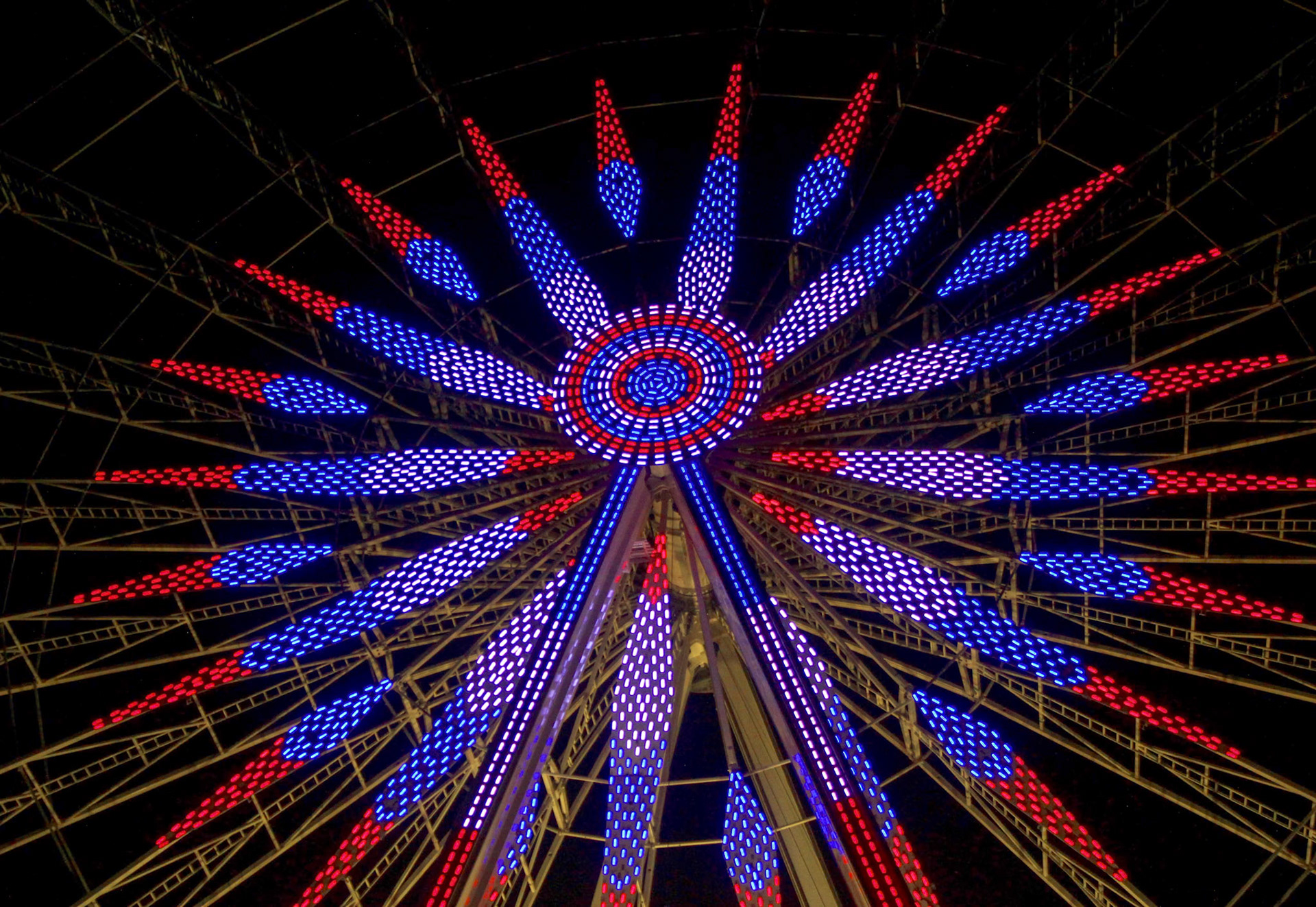 Located at Place de la Concorde in Paris, this ferris wheel is also known as the big wheel. In 2015 (as pictured here), the ferris wheel was 10m taller than in previous year (70m tall).