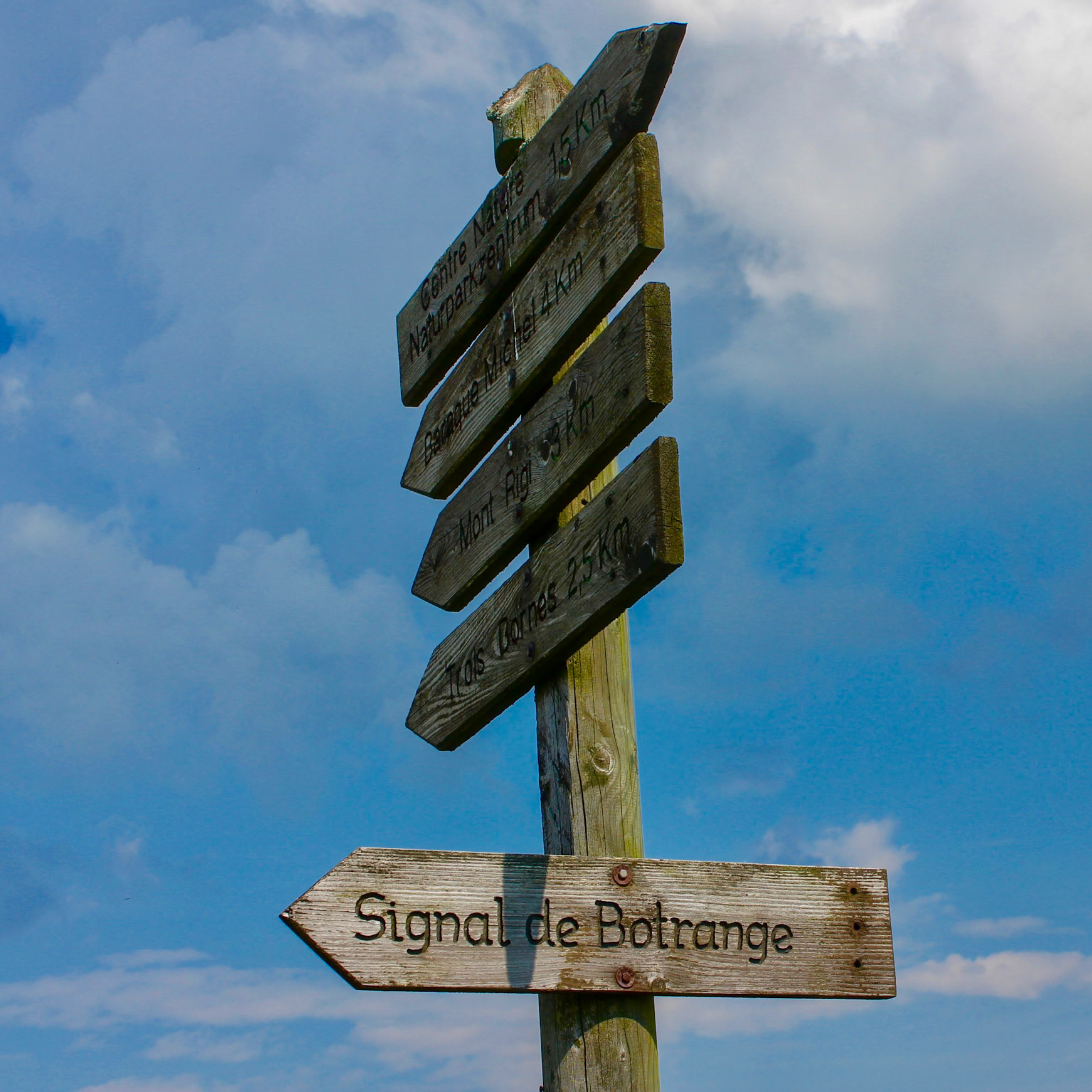 Signal de Botrange signed from the nature reserve