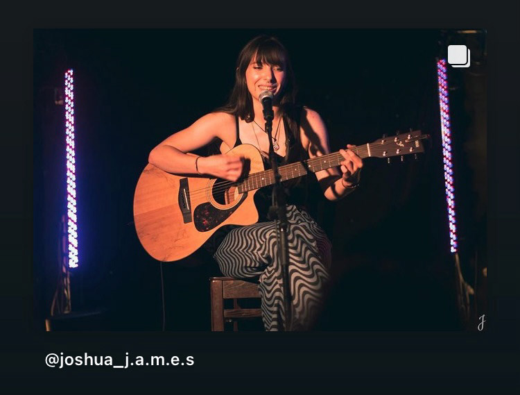 Persephone performing @ The Phoenix Bar in High Wycombe, Sep 2021 - Photo by Joshua James