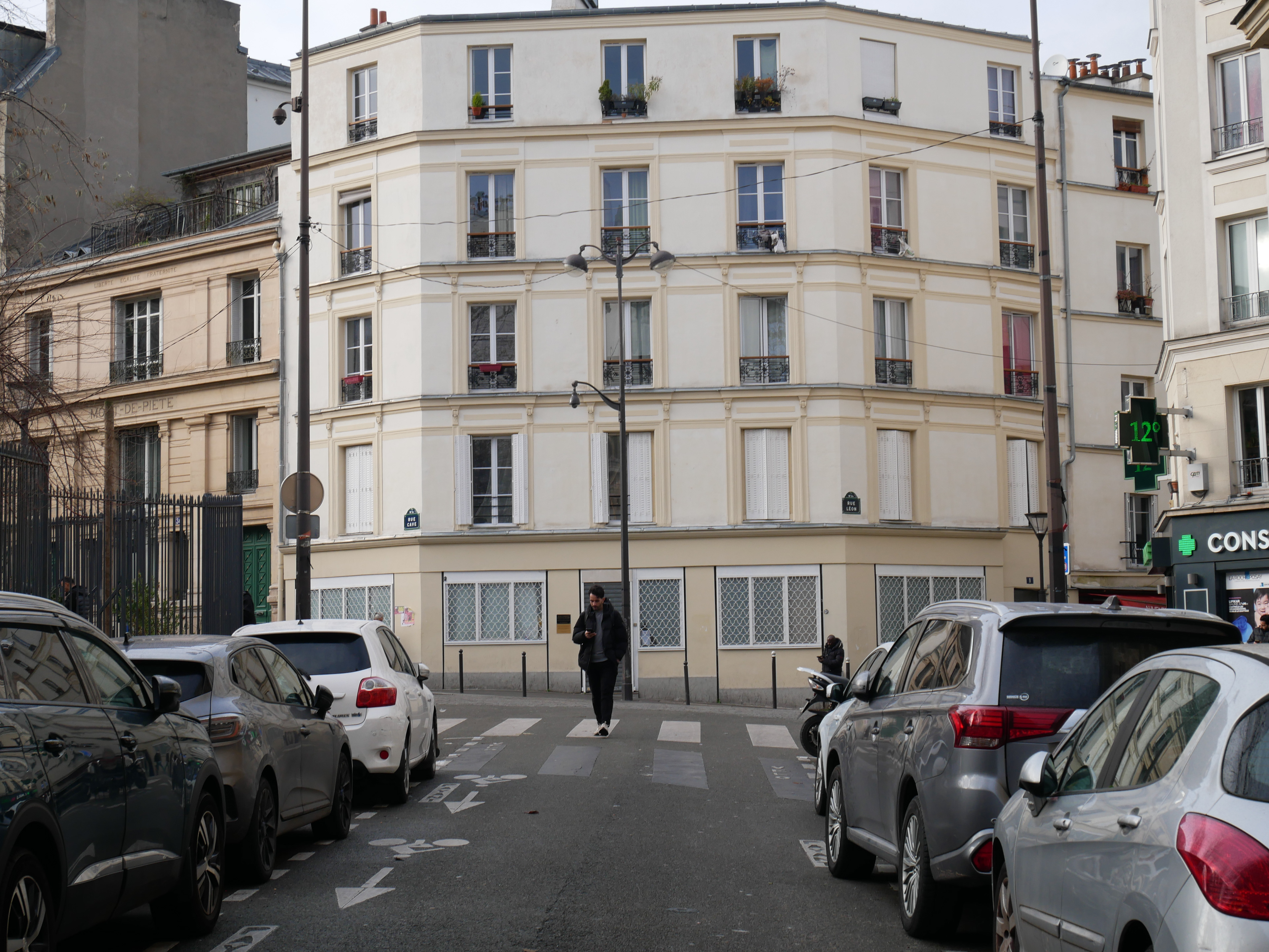 I can smell a bakery.