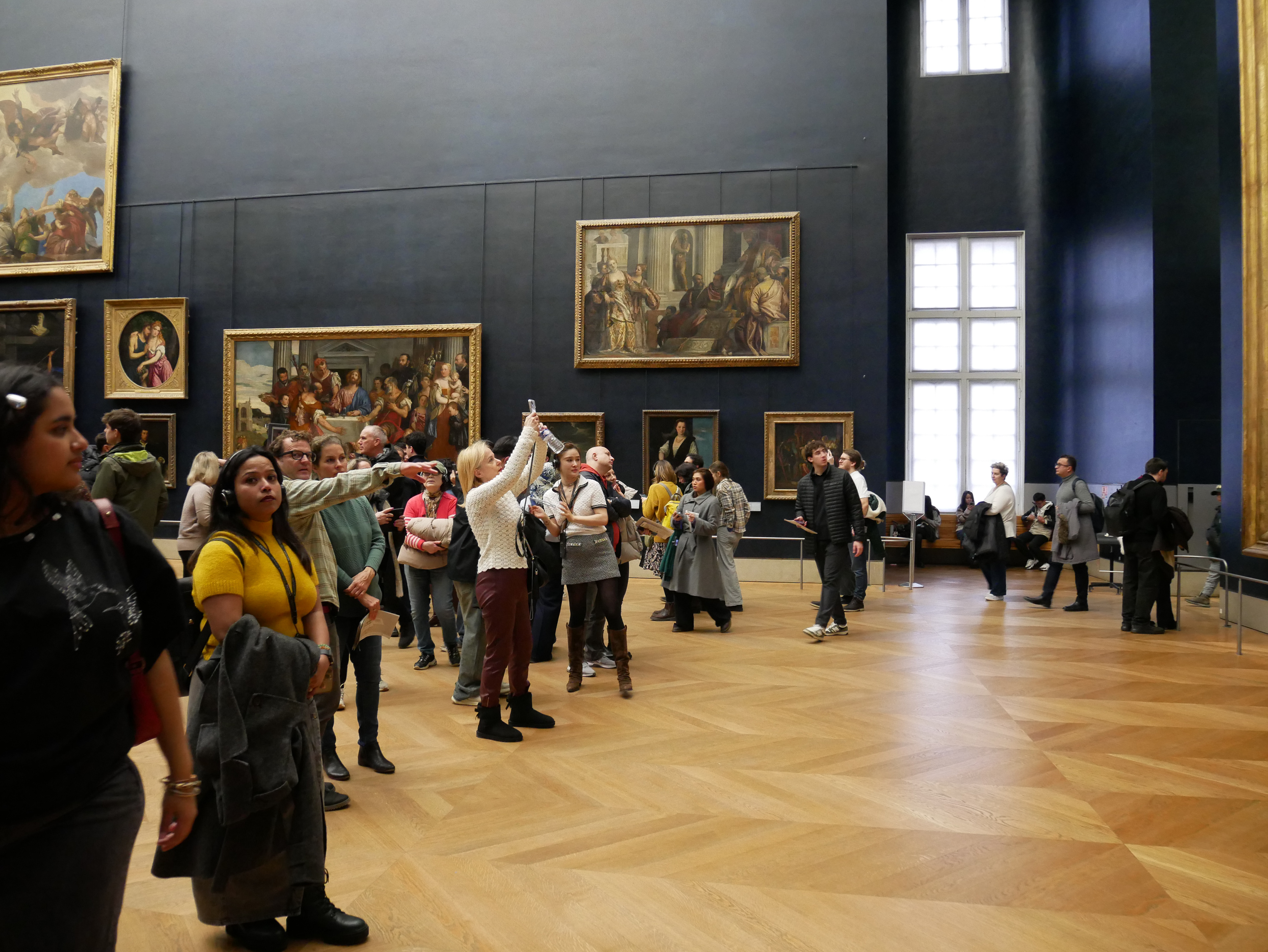 I can see the crowd.